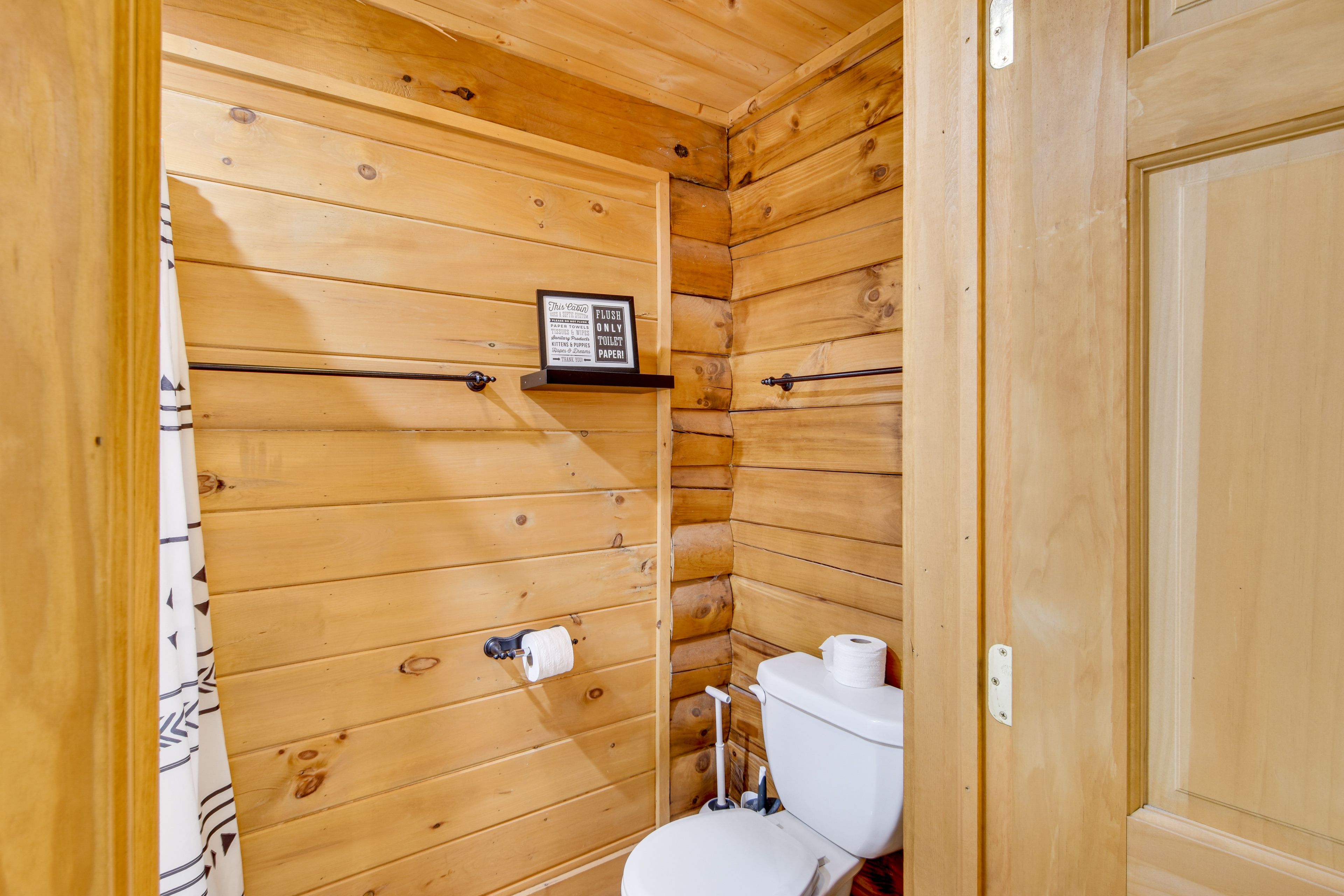 En-Suite Bathroom | Towels Provided