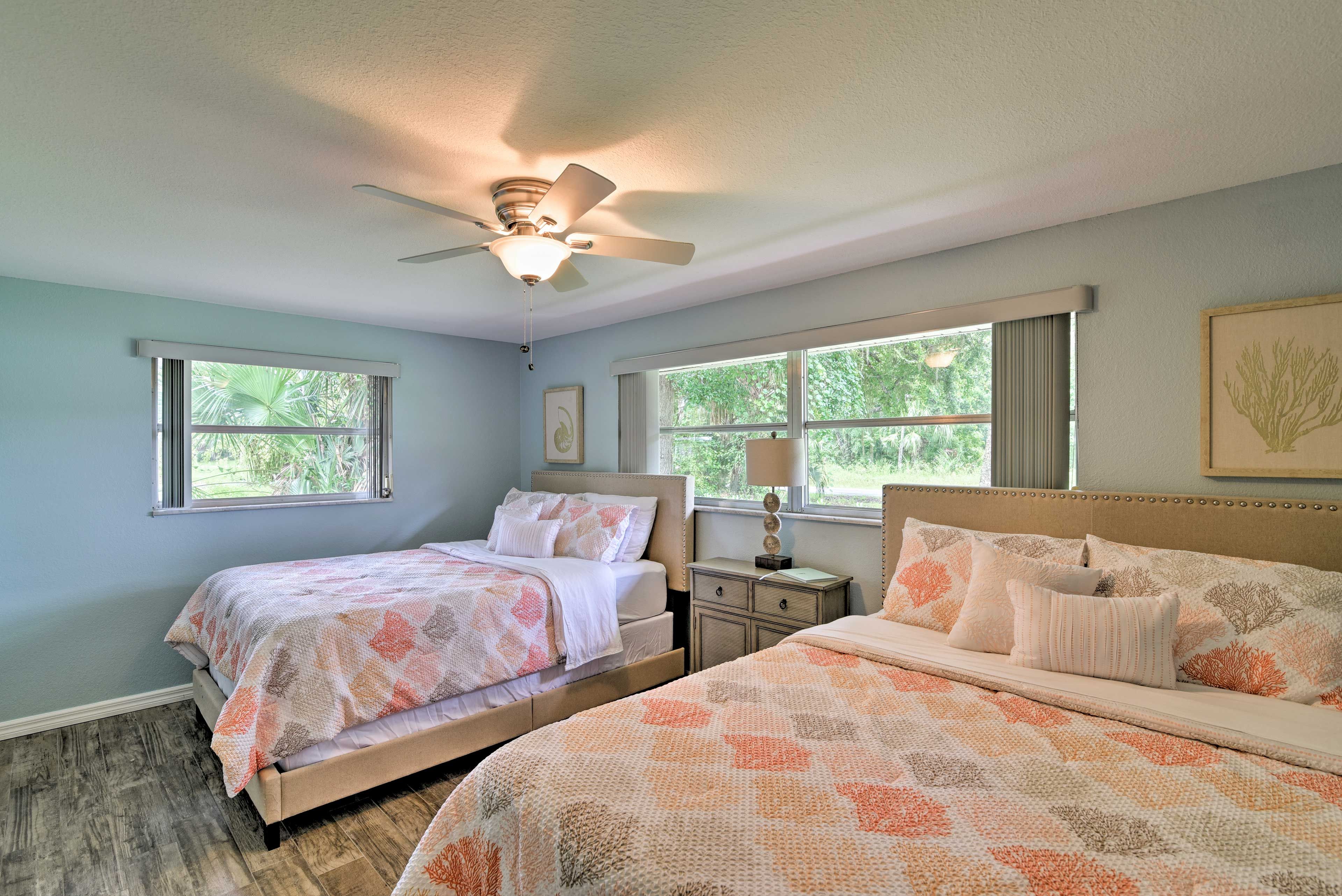 Unwind on one of the 2 queen beds in the second bedroom.