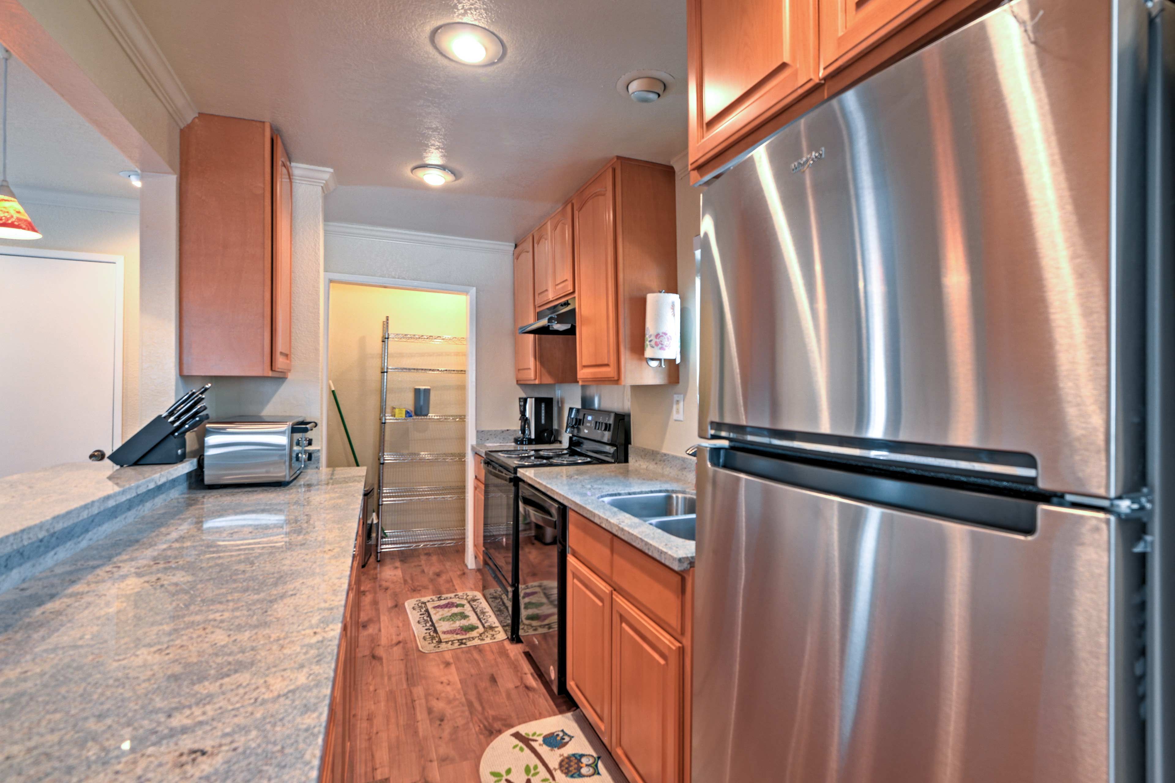 Kitchen | Cooking Basics | Coffee Maker | Paper Towels/Trash Bags Provided