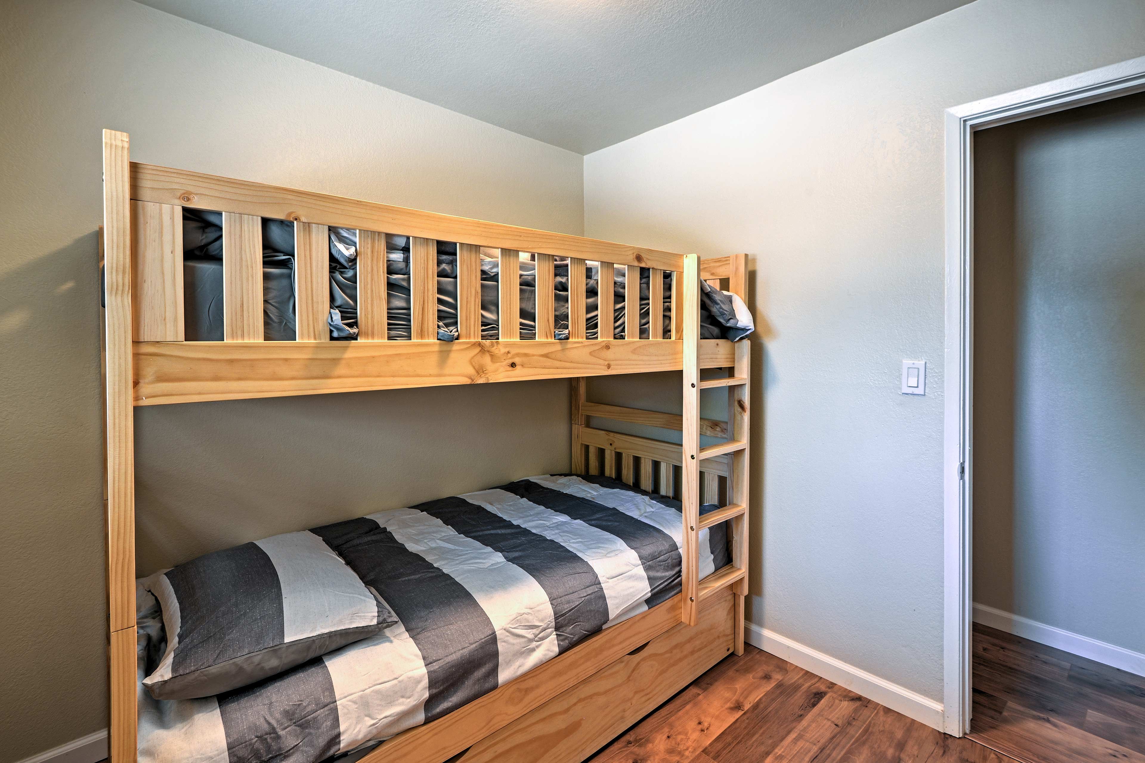 Bedroom 3 | Twin Bunk Bed w/ Twin Trundle