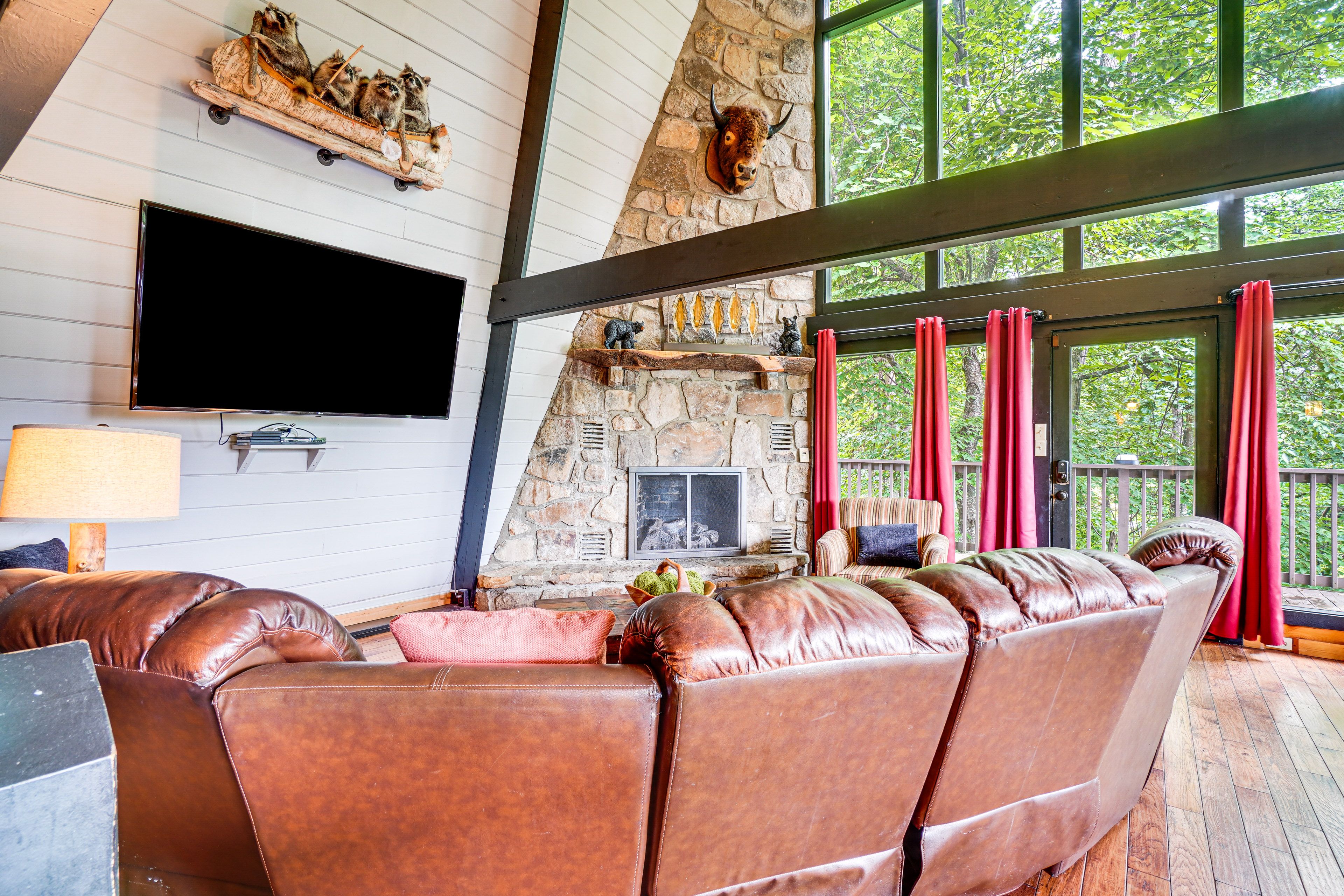 Living Room | Main Floor | Gas Fireplace