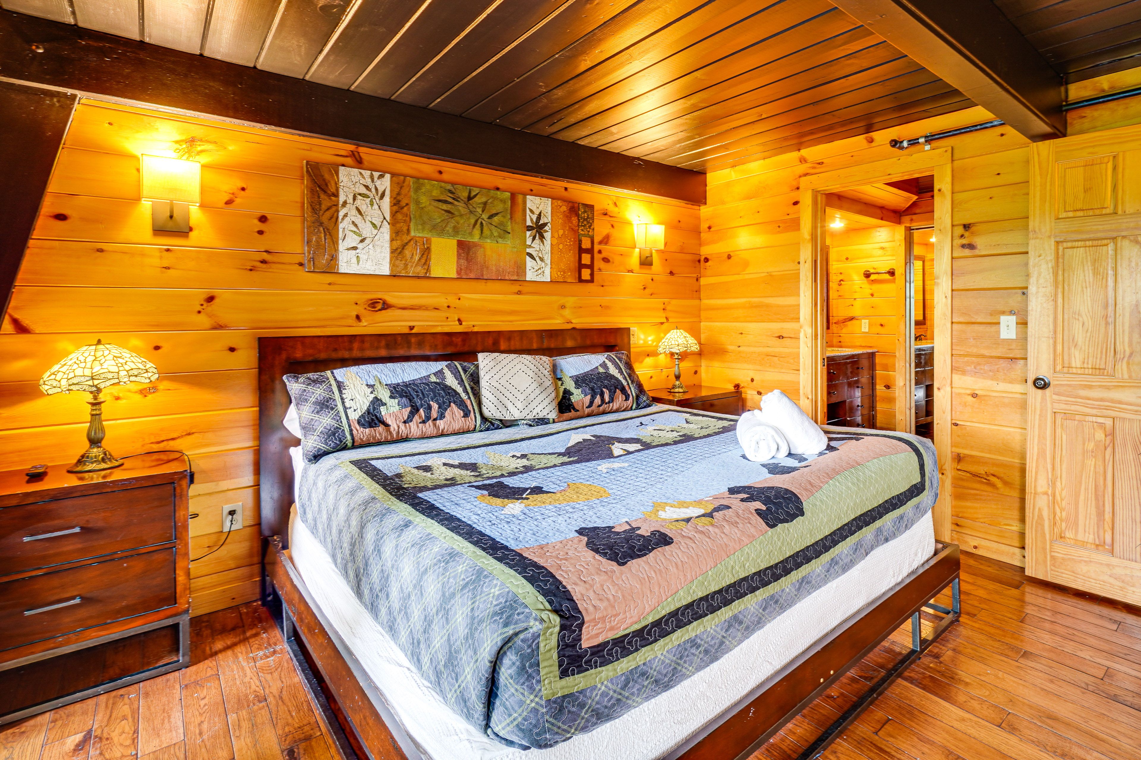 Bedroom 1 | Main Floor | King Bed | Jetted Tub | Linens Provided