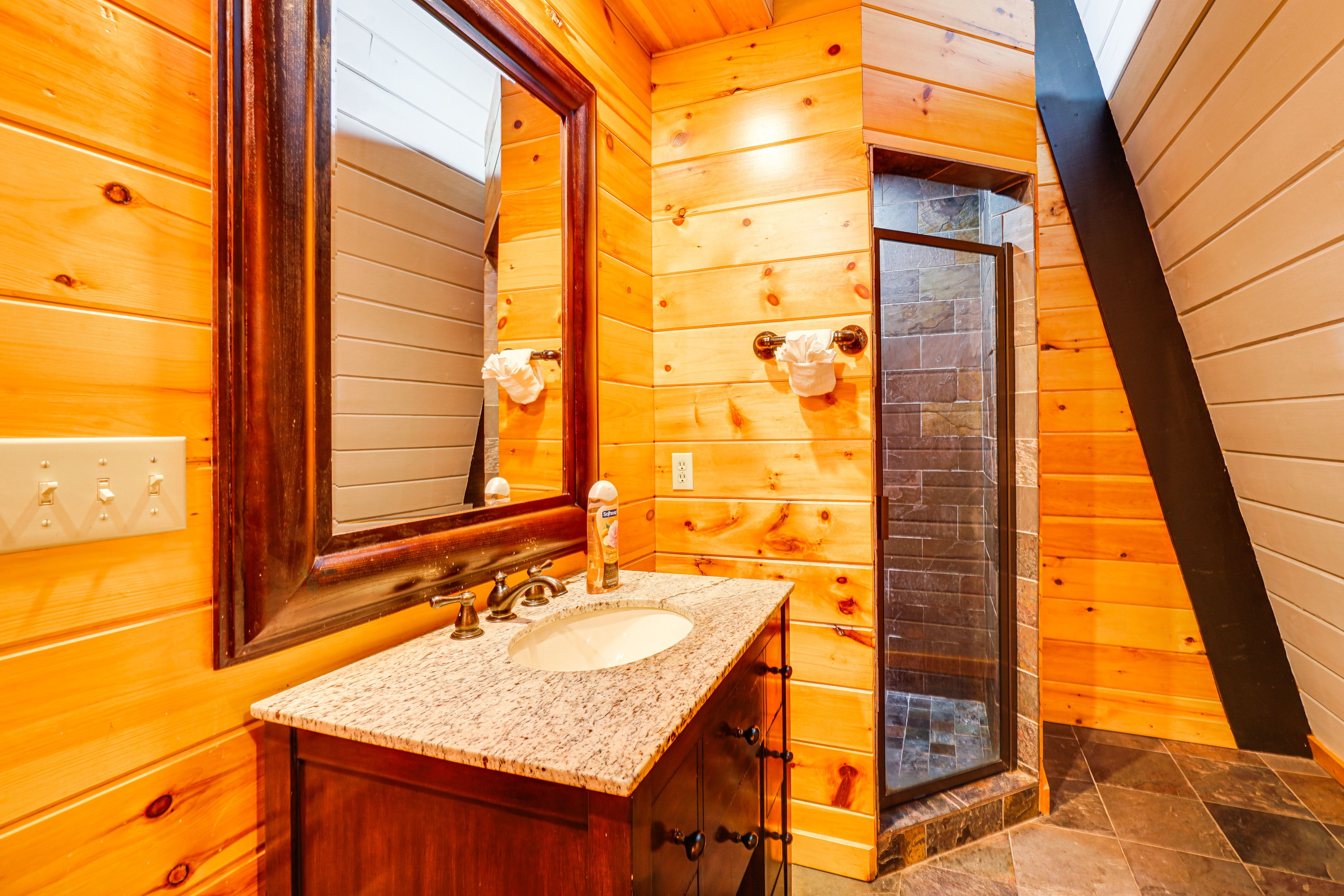 Full Bathroom | Upper Floor