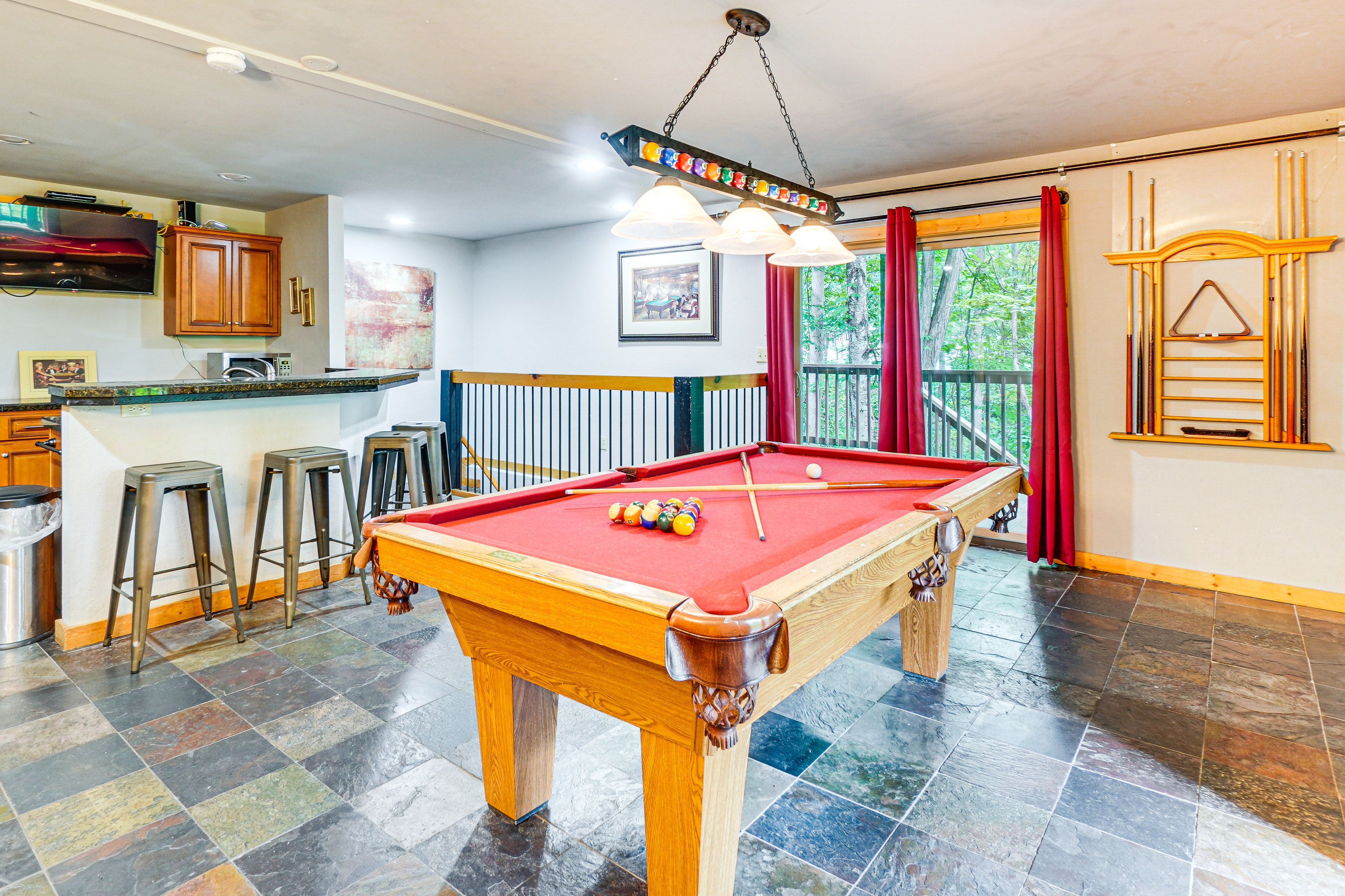 Game Room | 4-Story Cabin | Wet Bar | Pool Table | Electric Fireplace