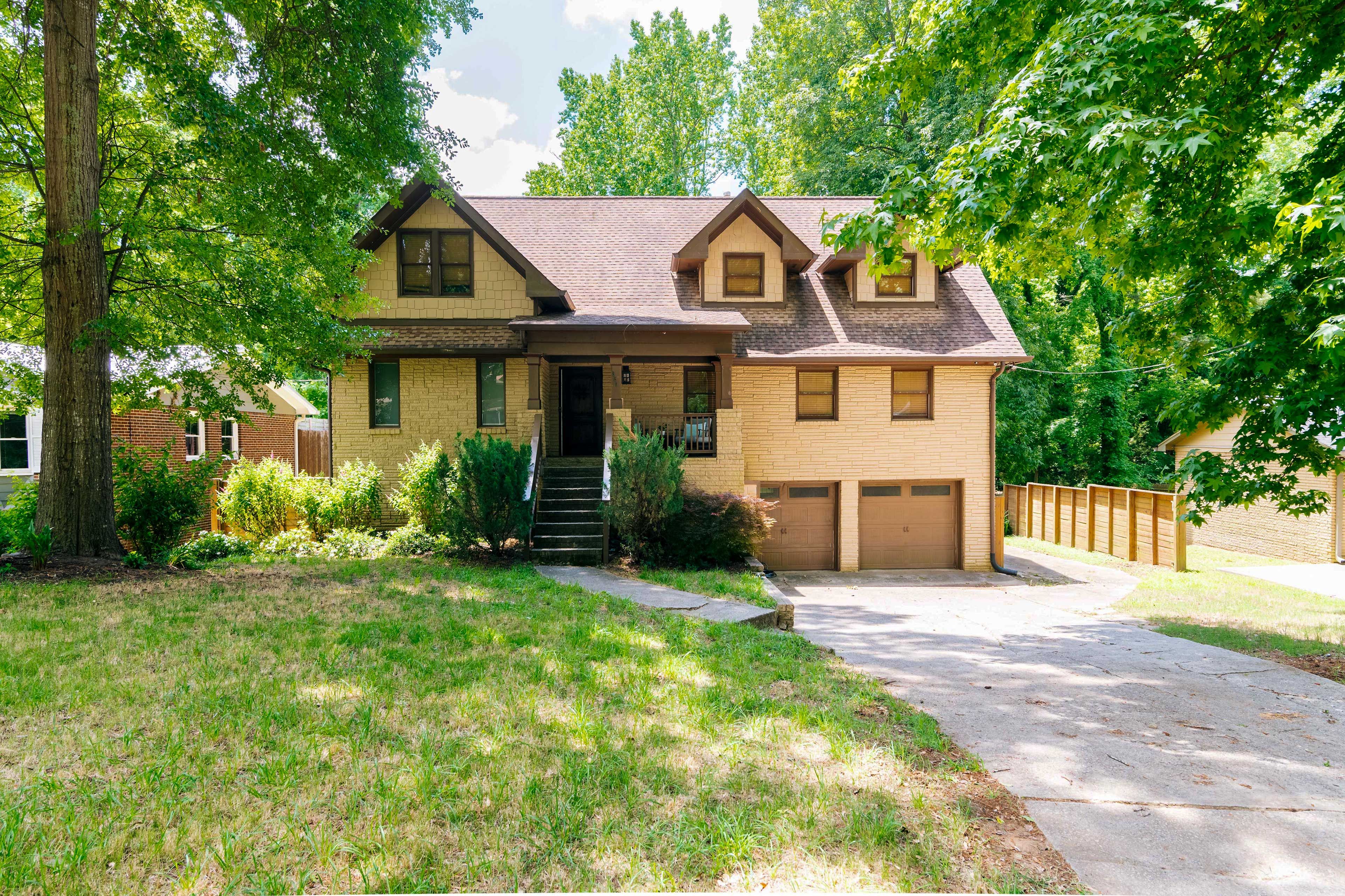 You'll be close to shopping, restaurants, museums, and stadiums at this home!