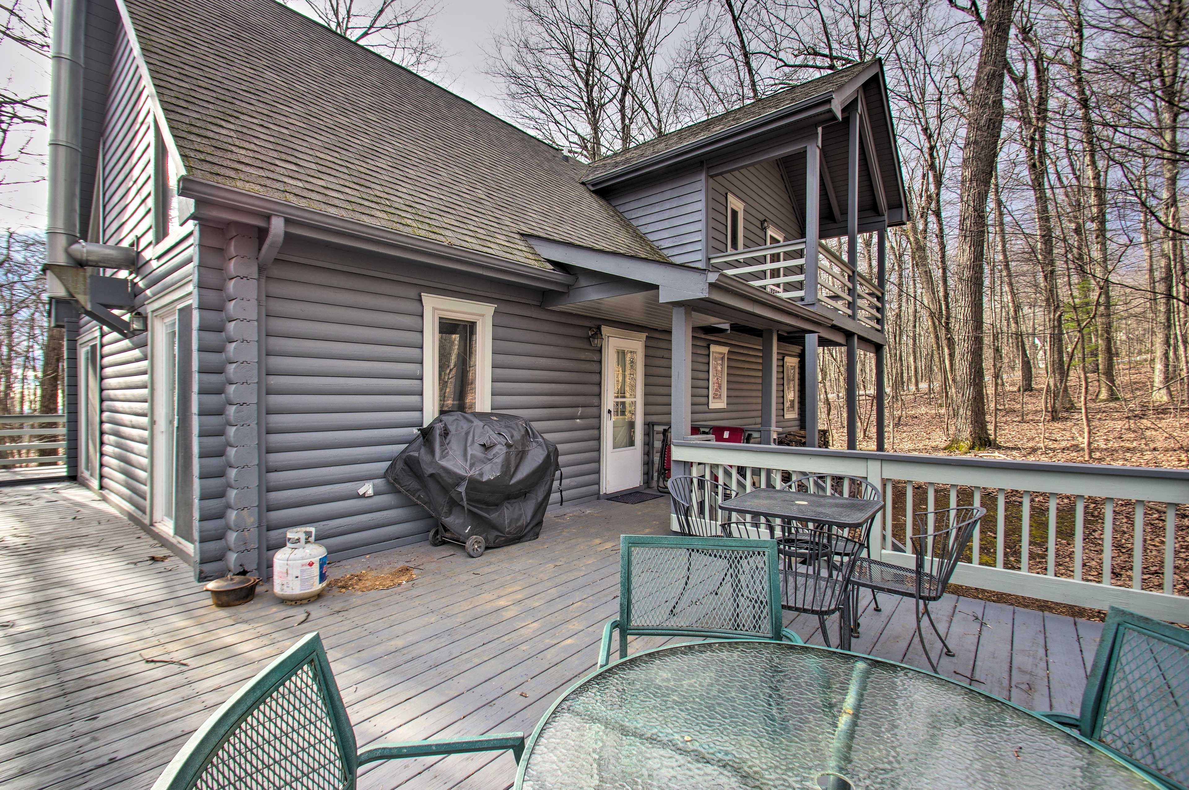 Private Deck | Outdoor Dining | Grill Not Available