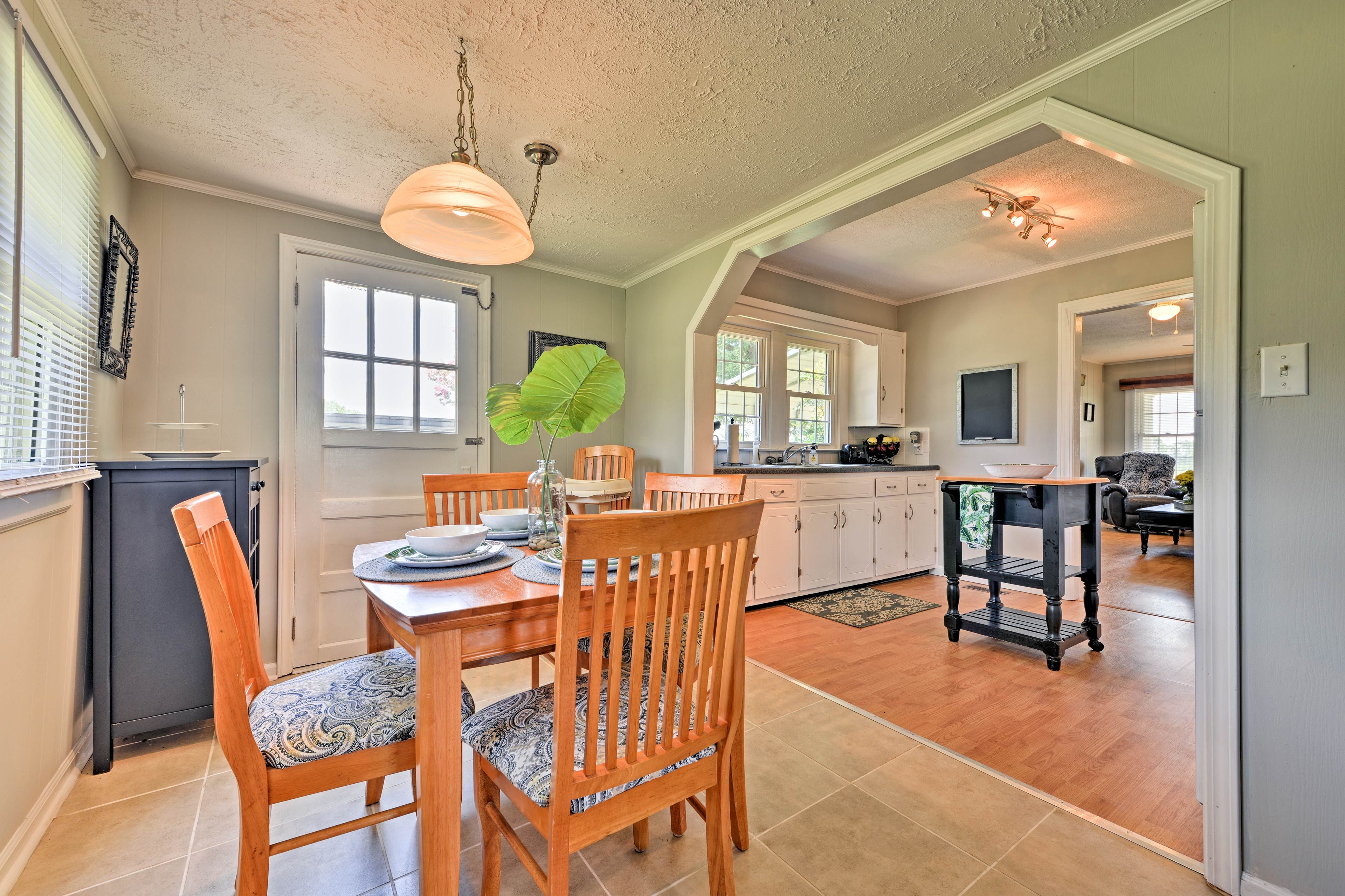 Dining Space | Dishware/Flatware