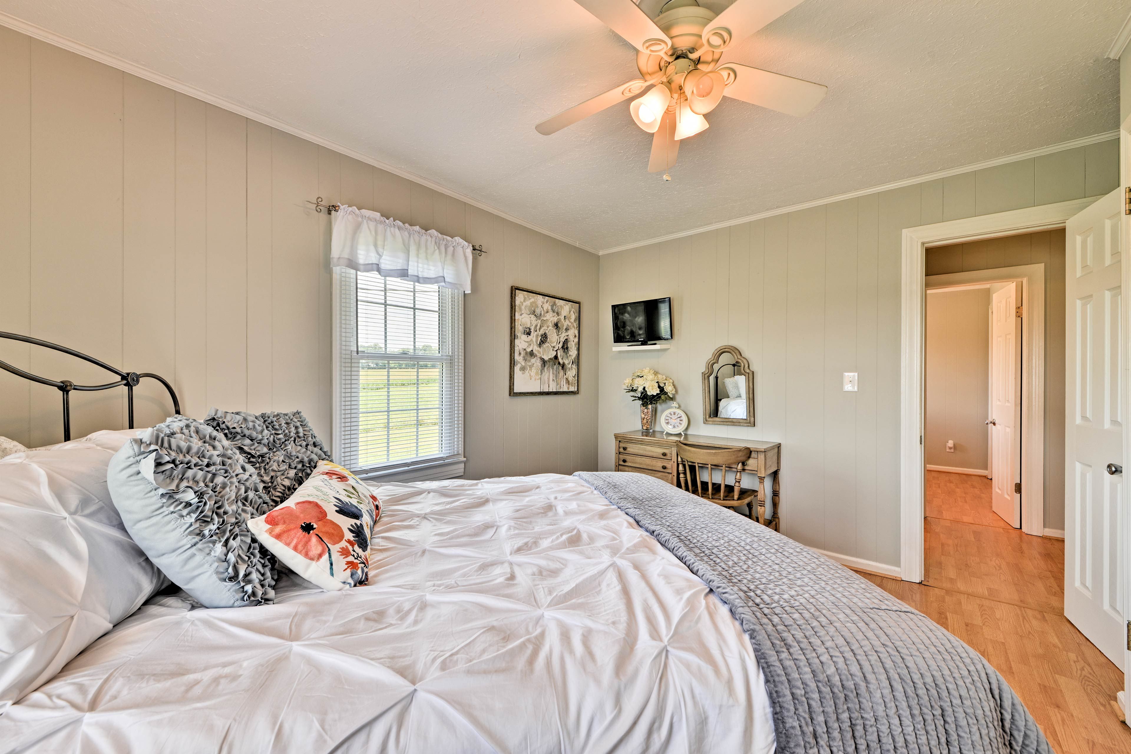 Bedroom 1 | Queen Bed | Linens Provided