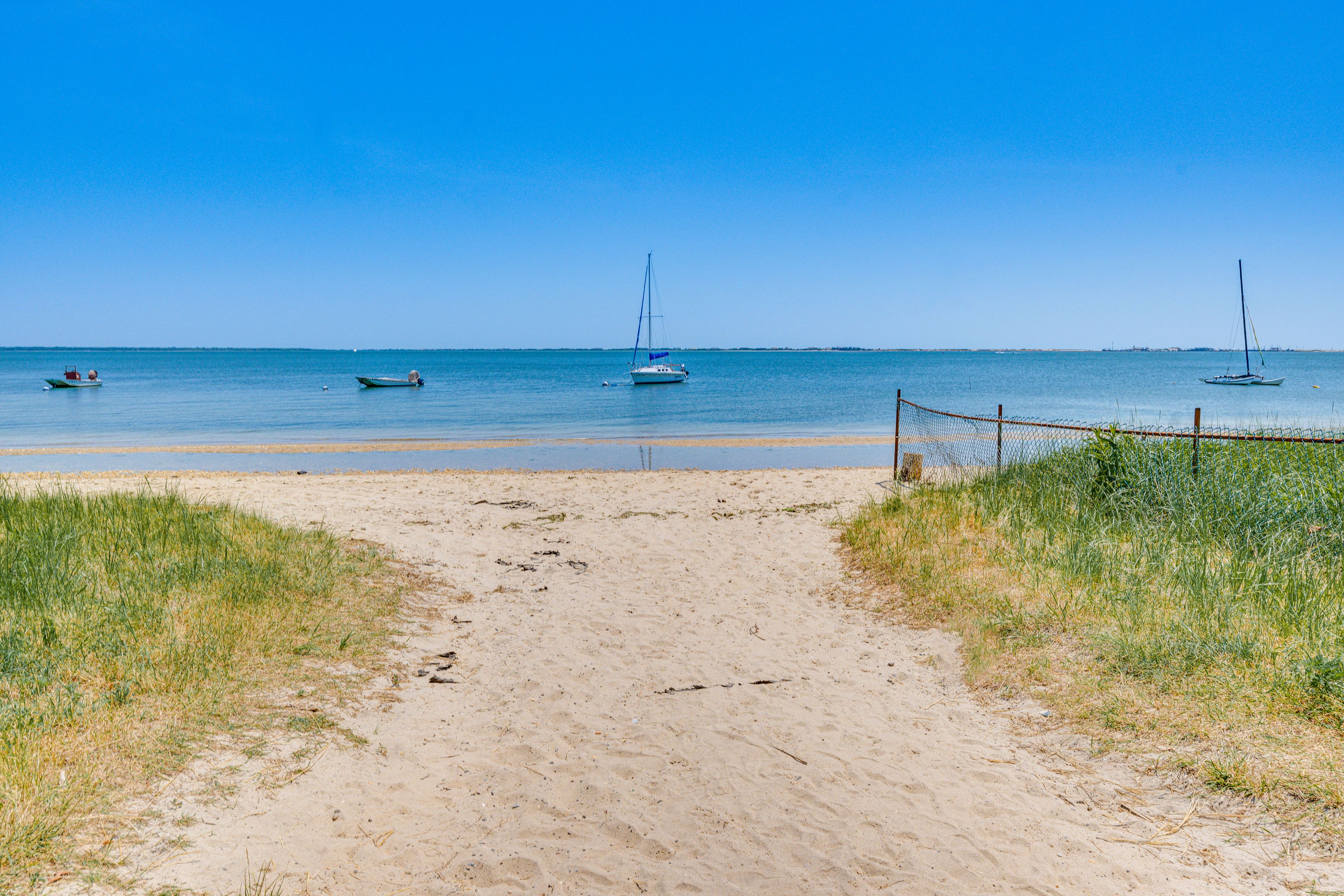 Minutes to Beach