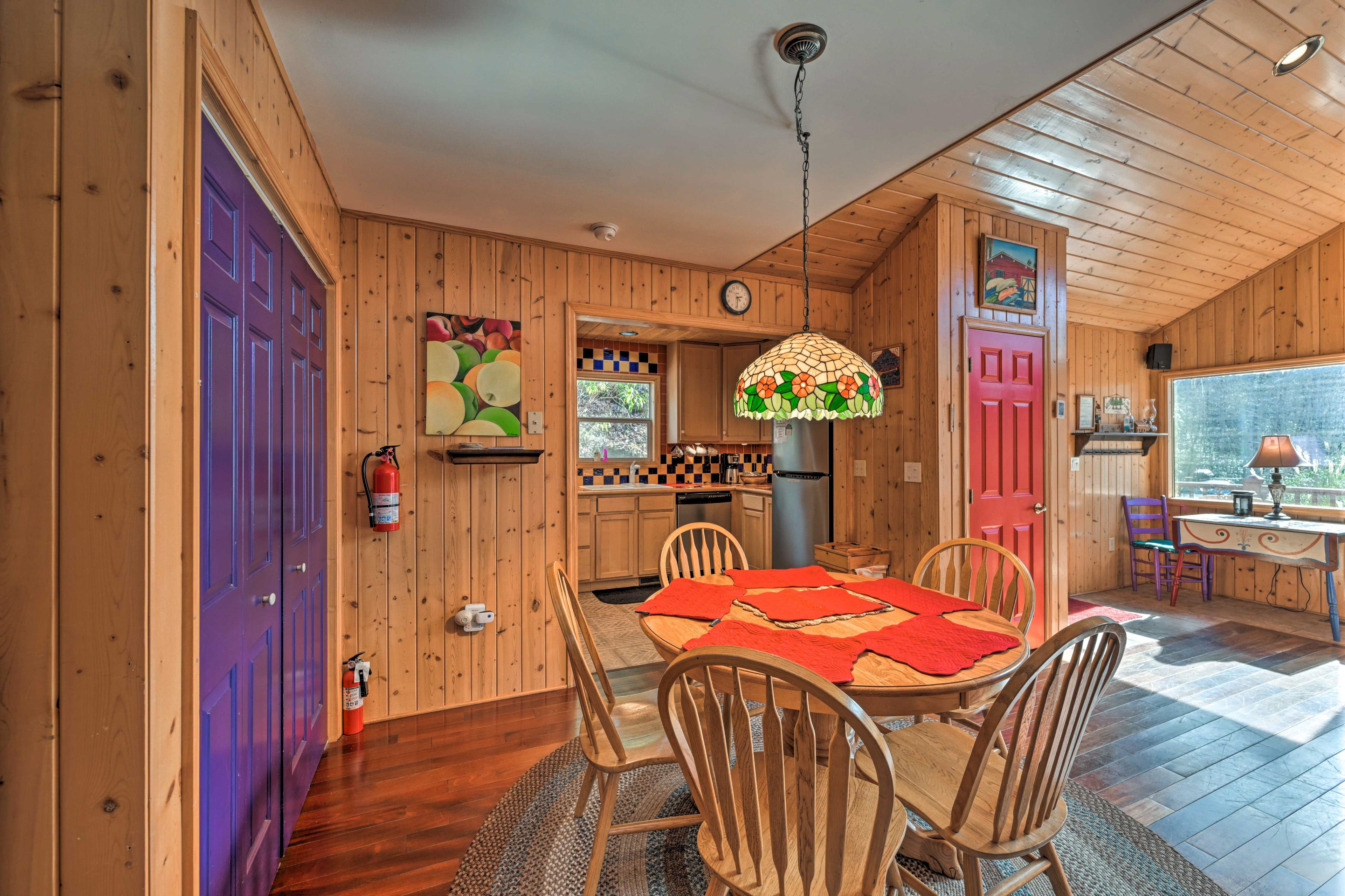 Dining Table | Dishware Provided