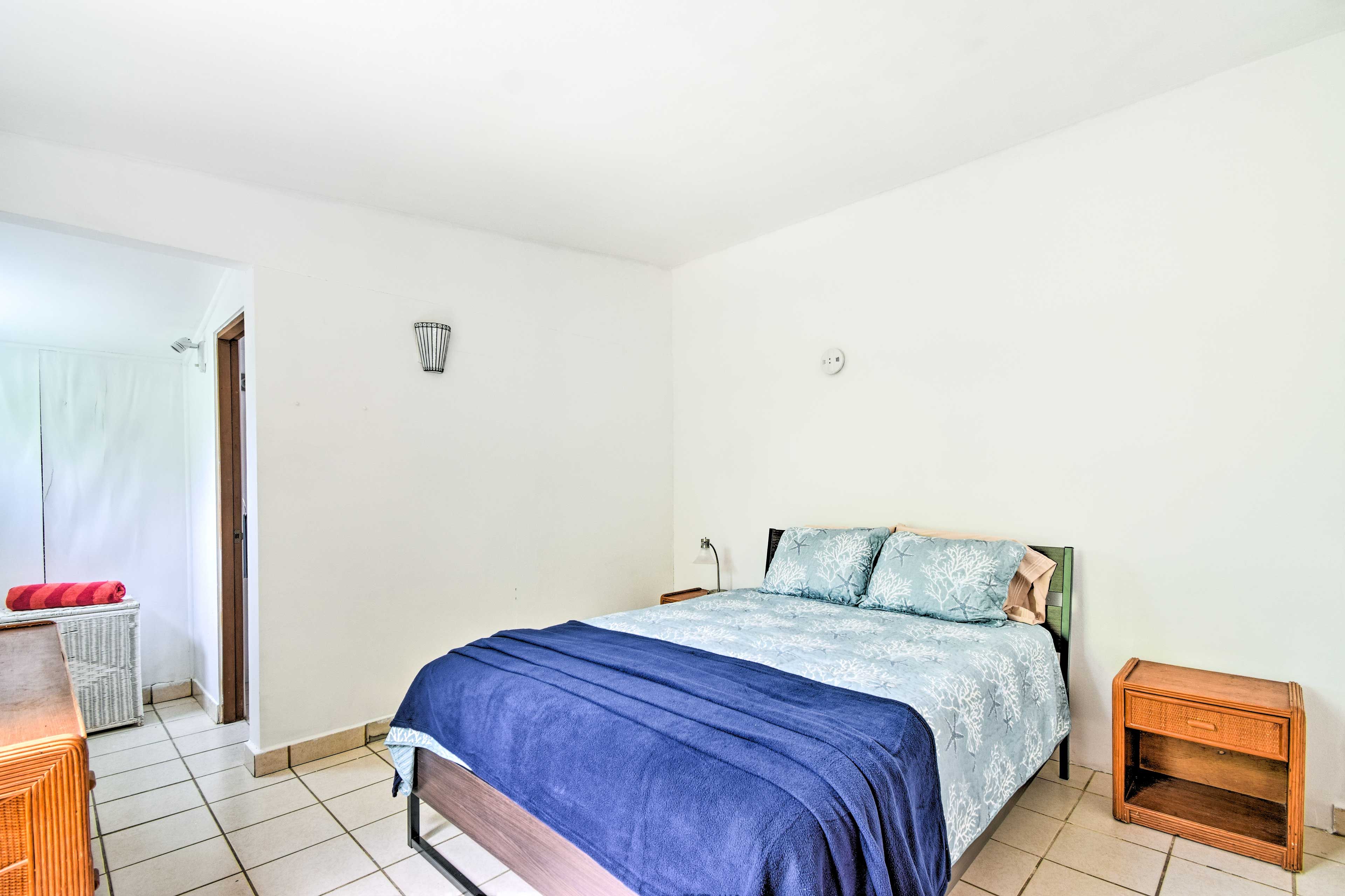 Bedroom | Queen Bed