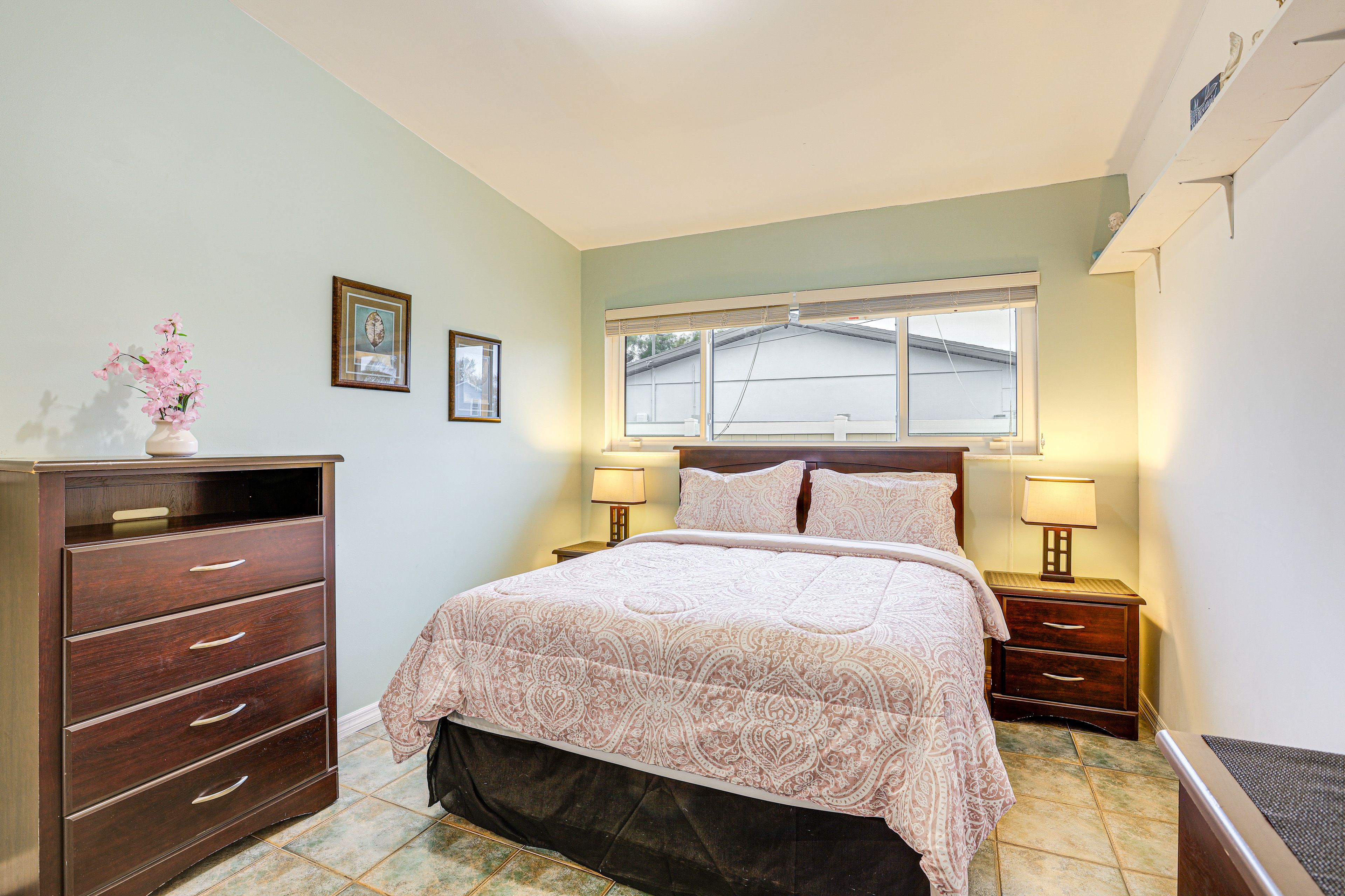 Bedroom 2 | Queen Bed