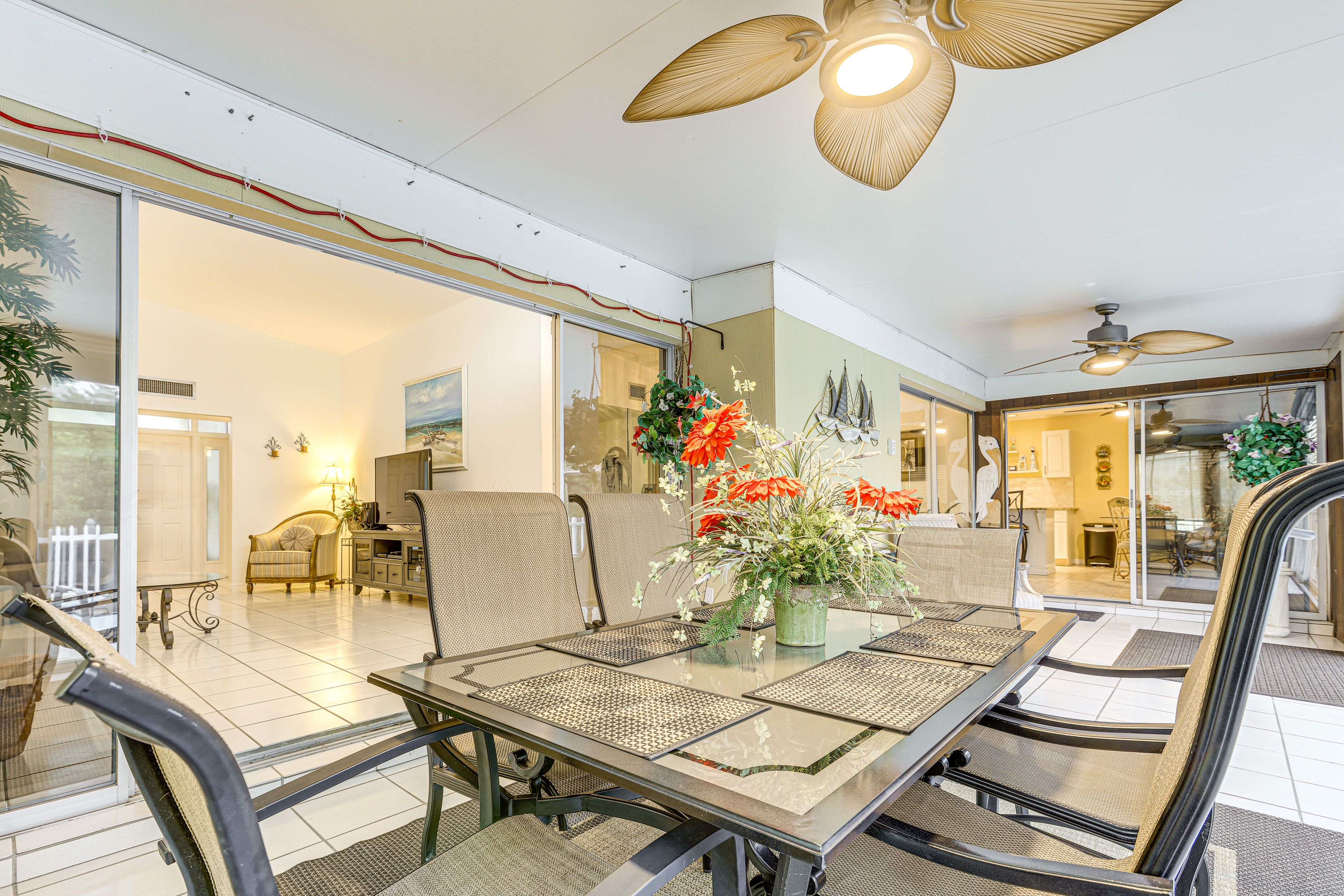 Sunroom Dining Area | Dishes & Flatware Provided