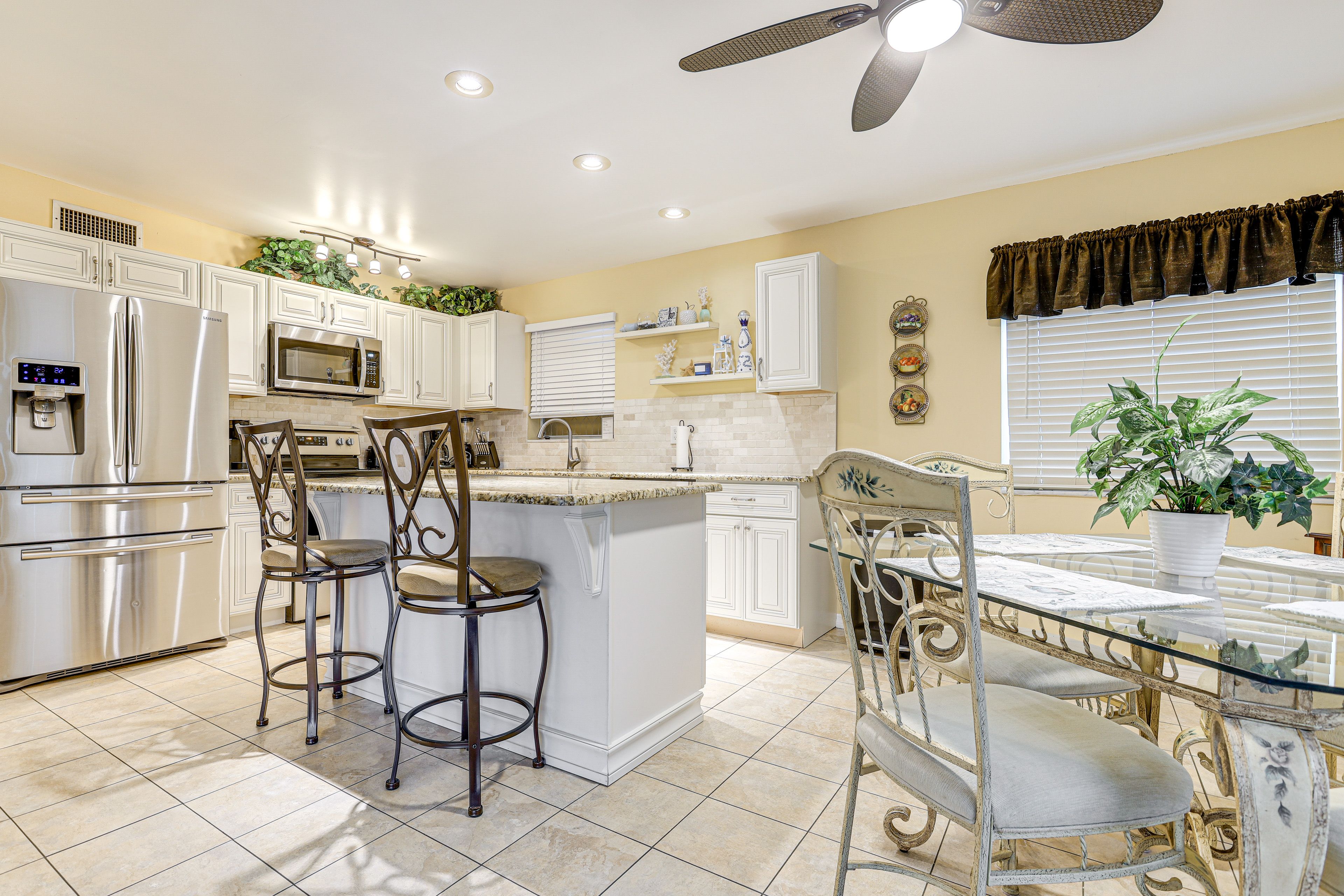 Kitchen | Cooking Basics | Dining Nook | Drip & Keurig Coffee Makers