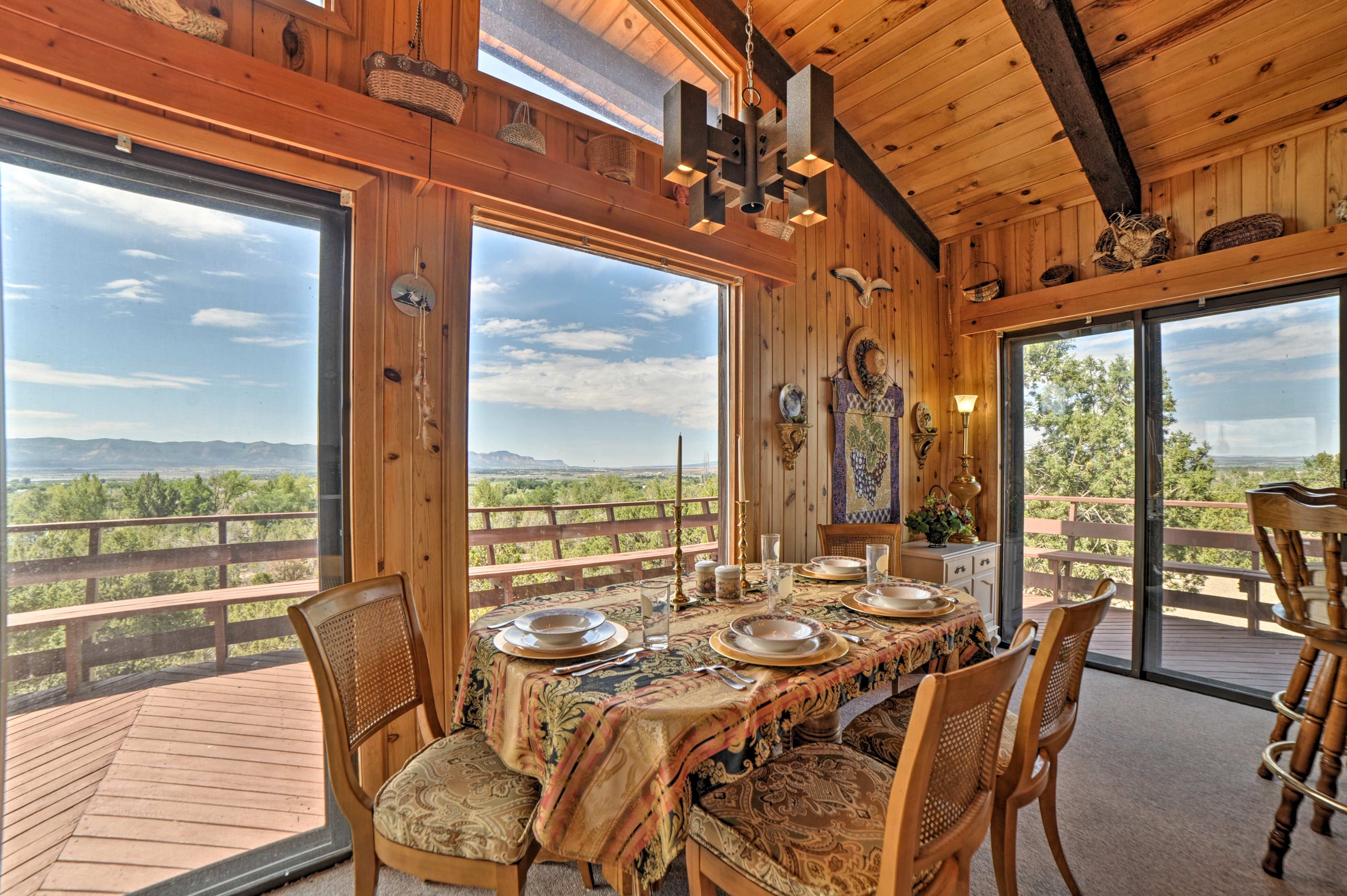 Savor meals with a lovely scenic view!