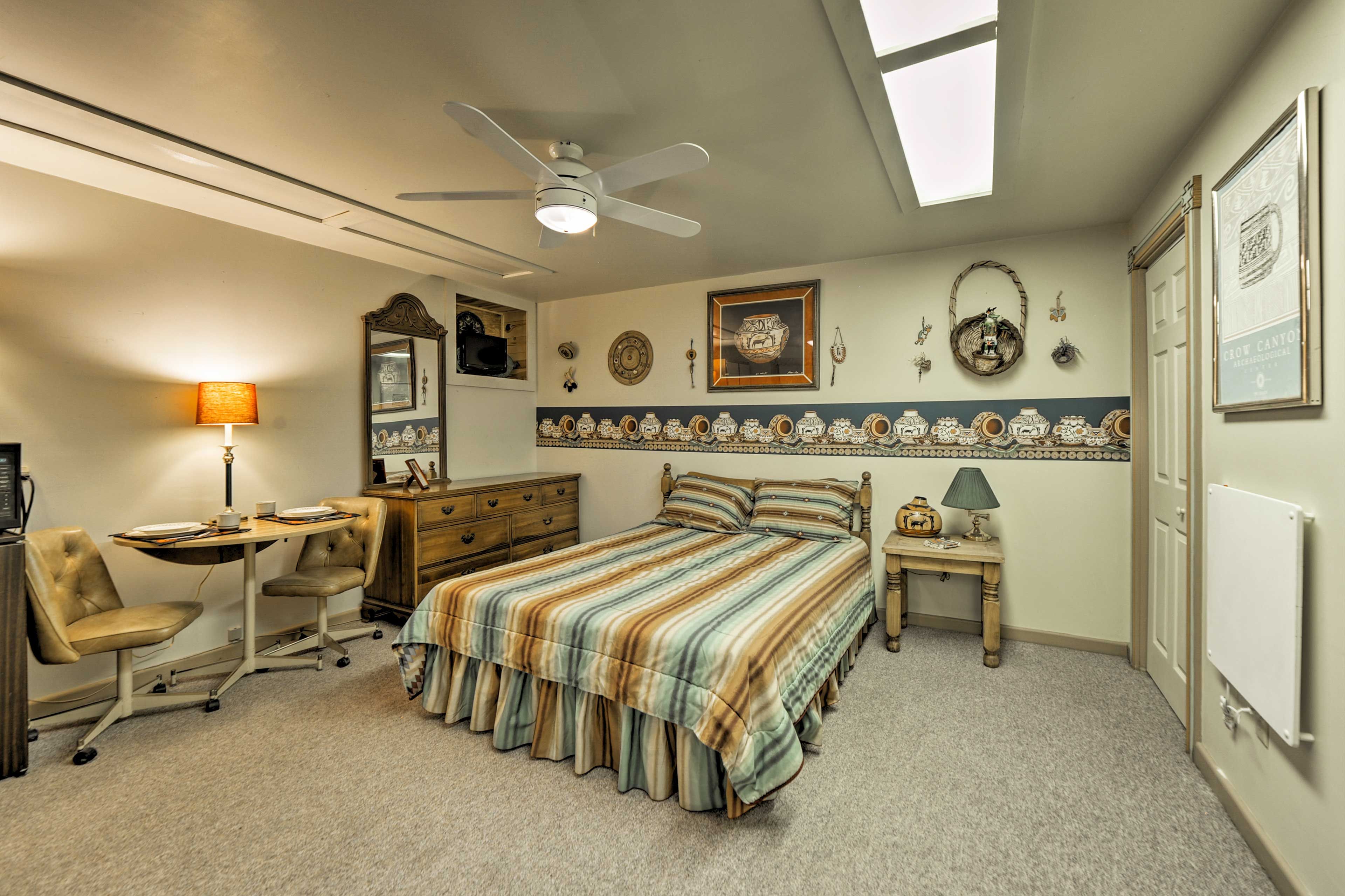 You're ensured a restful night on the queen bed.