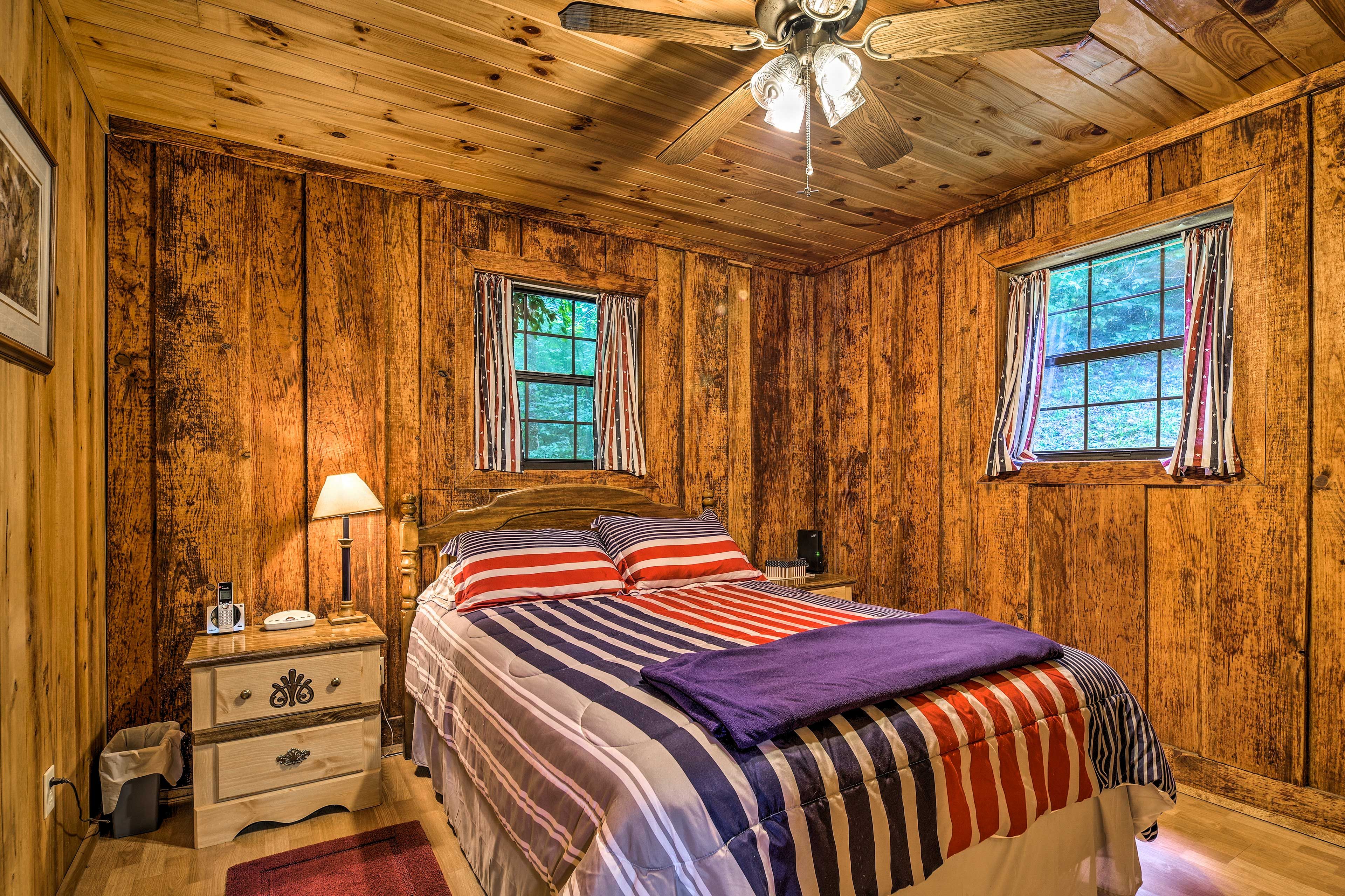 Bedroom | Queen Bed