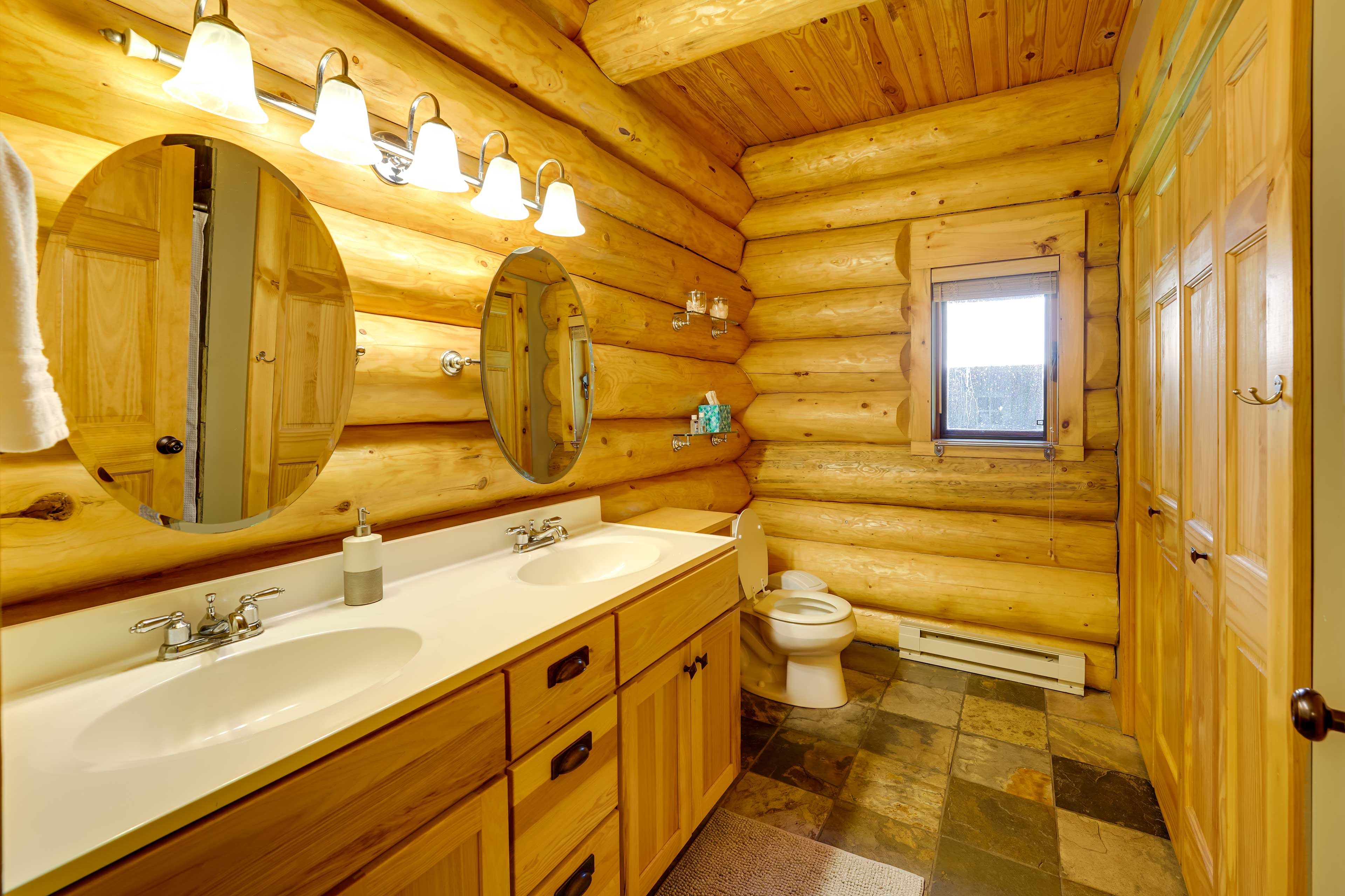 Full Bathroom | Toiletries & Towels Provided