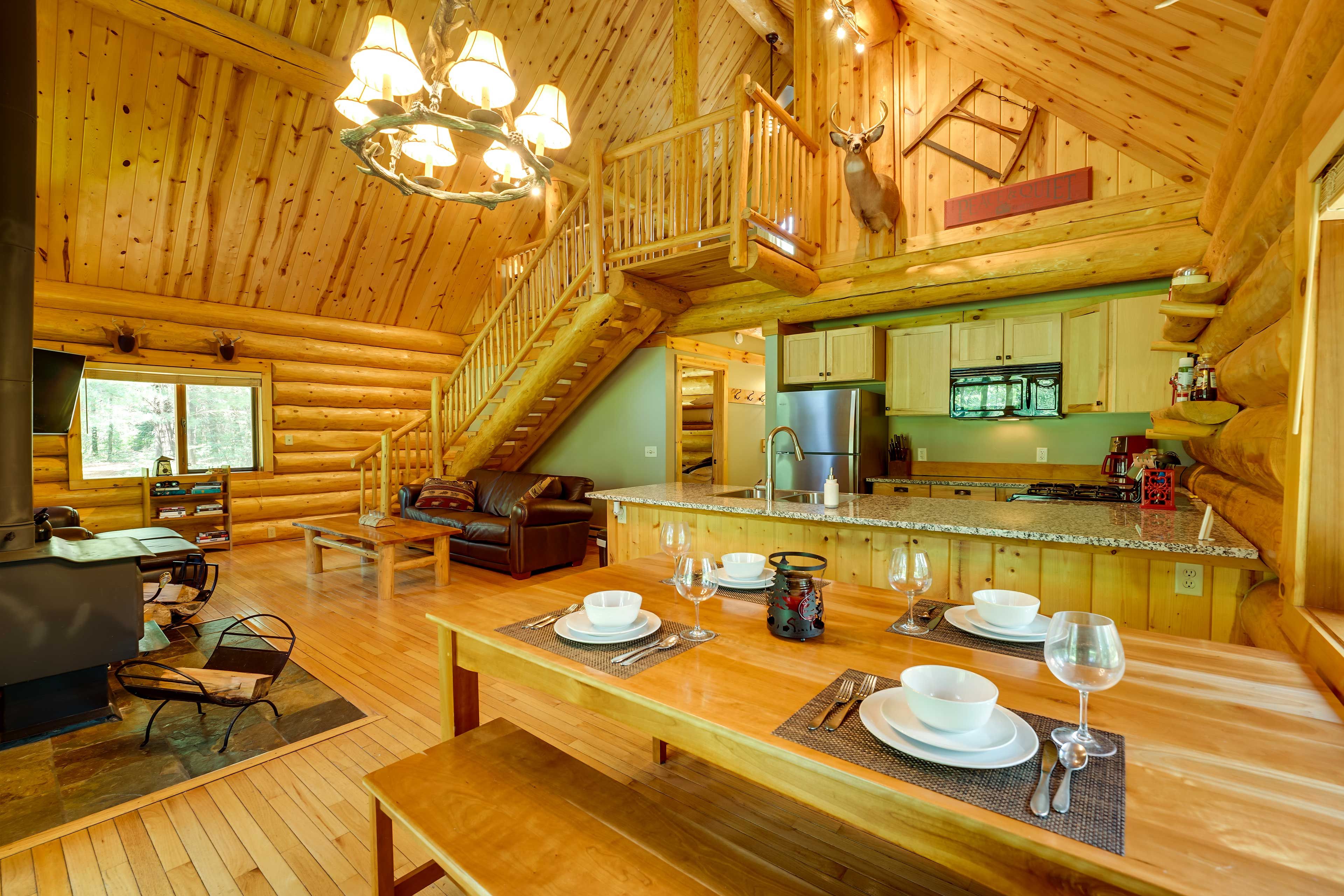Dining Area | Dishes & Flatware Provided
