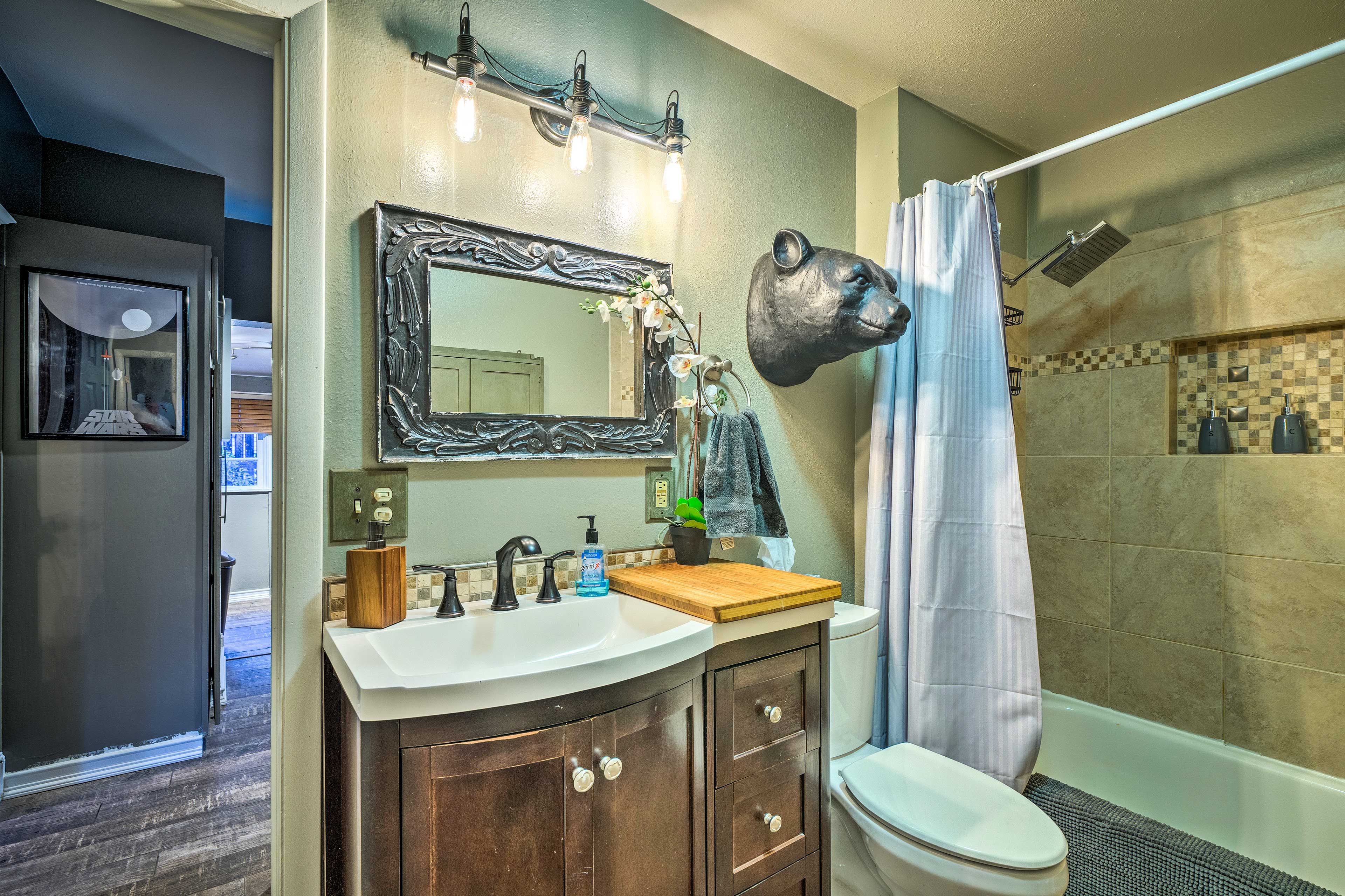 This full bathroom offers a shower/tub combo.