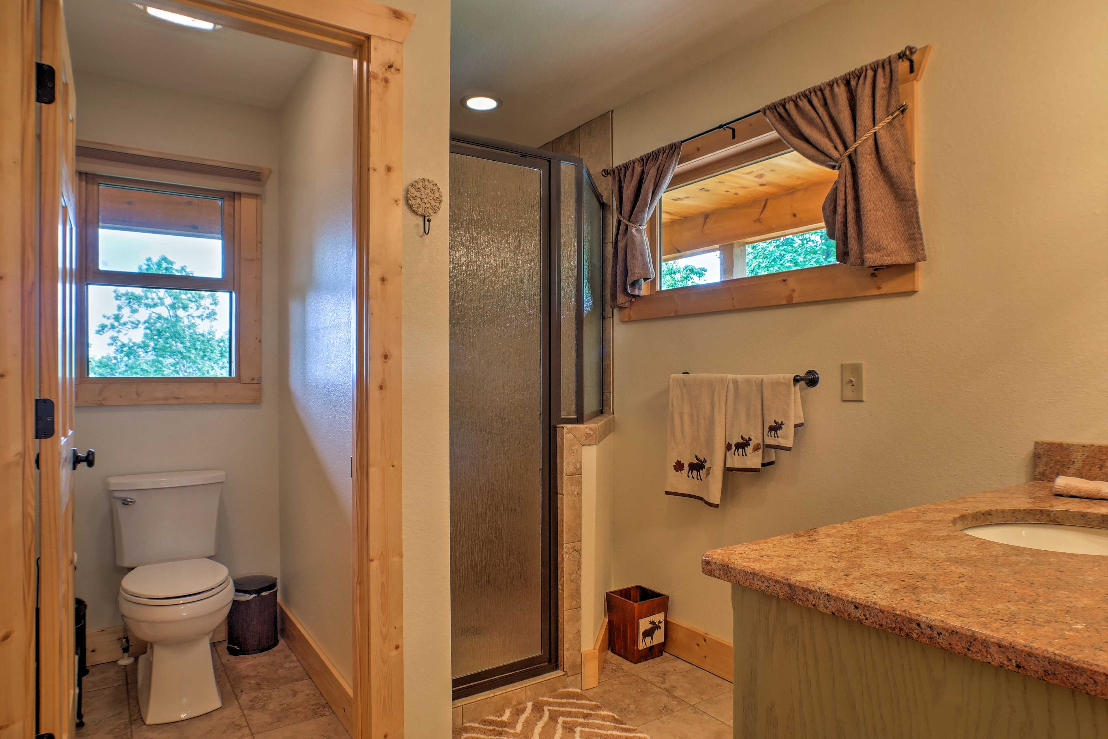En-Suite Bathroom | Main Level | Towels Provided