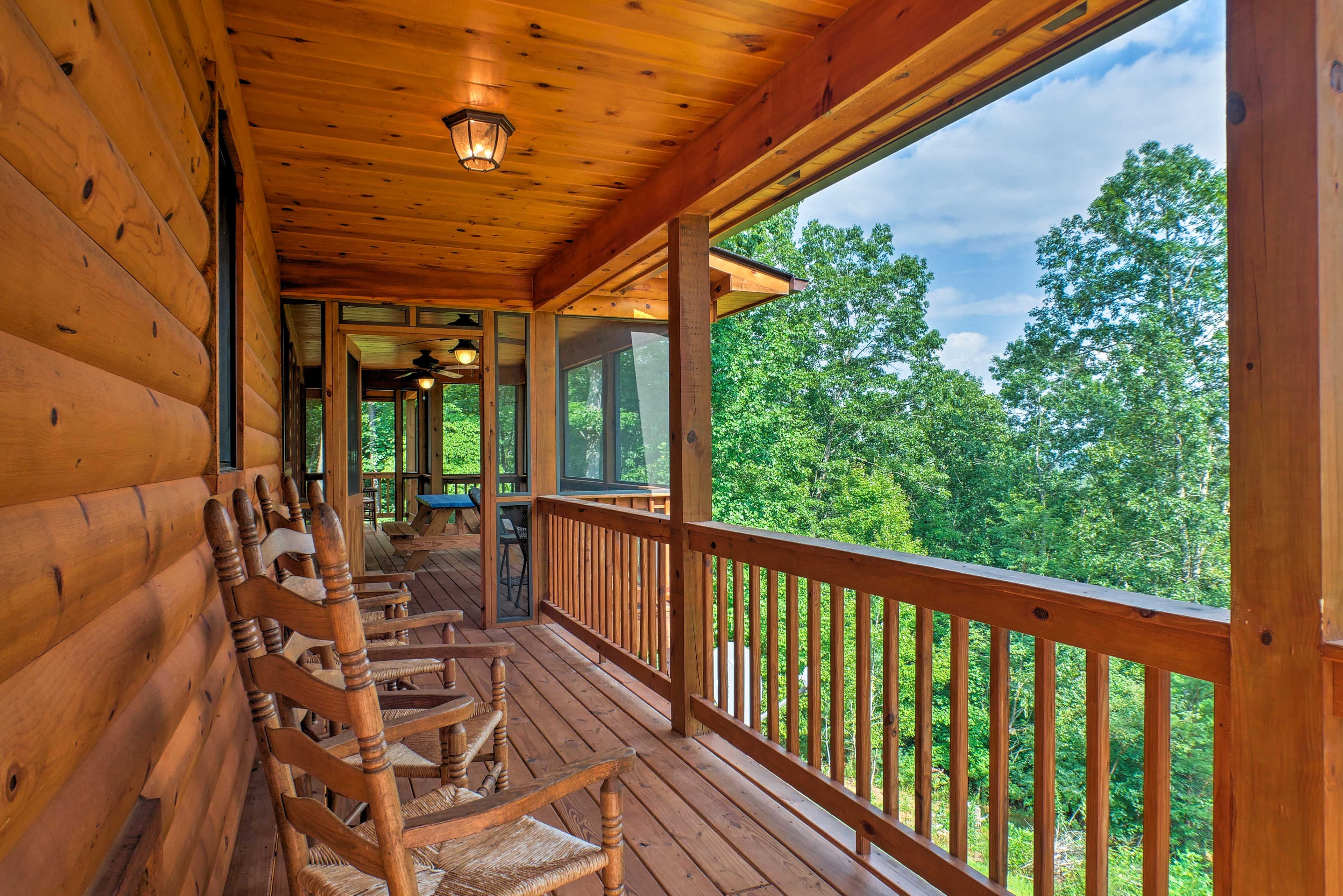 Deck | Screened-In Patio