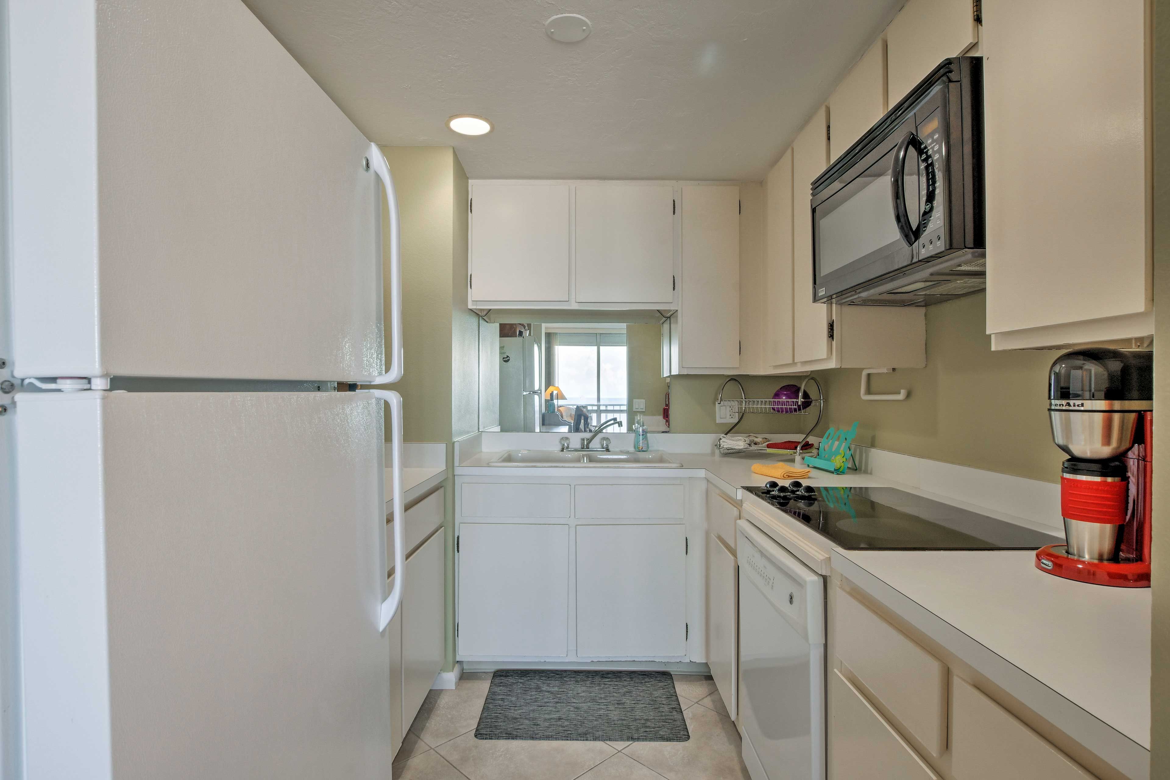 Prepare all your favorite recipes in this fully equipped kitchen.