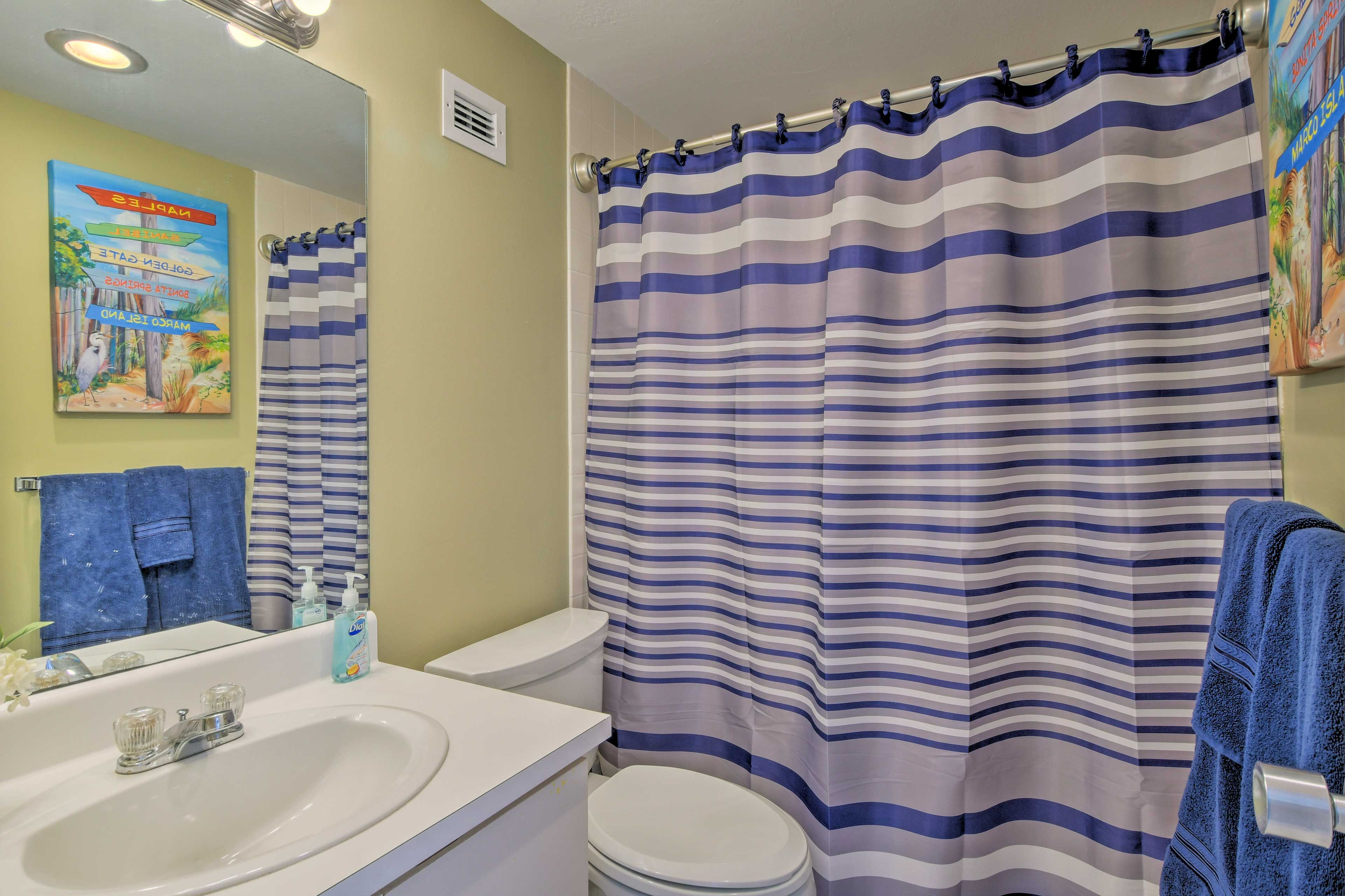 Follow long beach days with a refreshing rinse in this tub/shower combo.