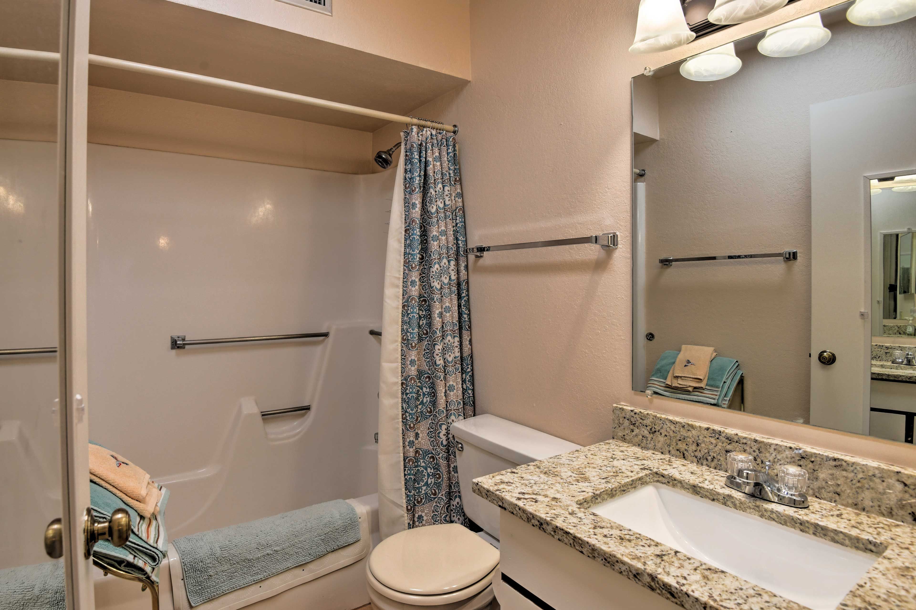 Full Bathroom | Toiletries & Towels Provided
