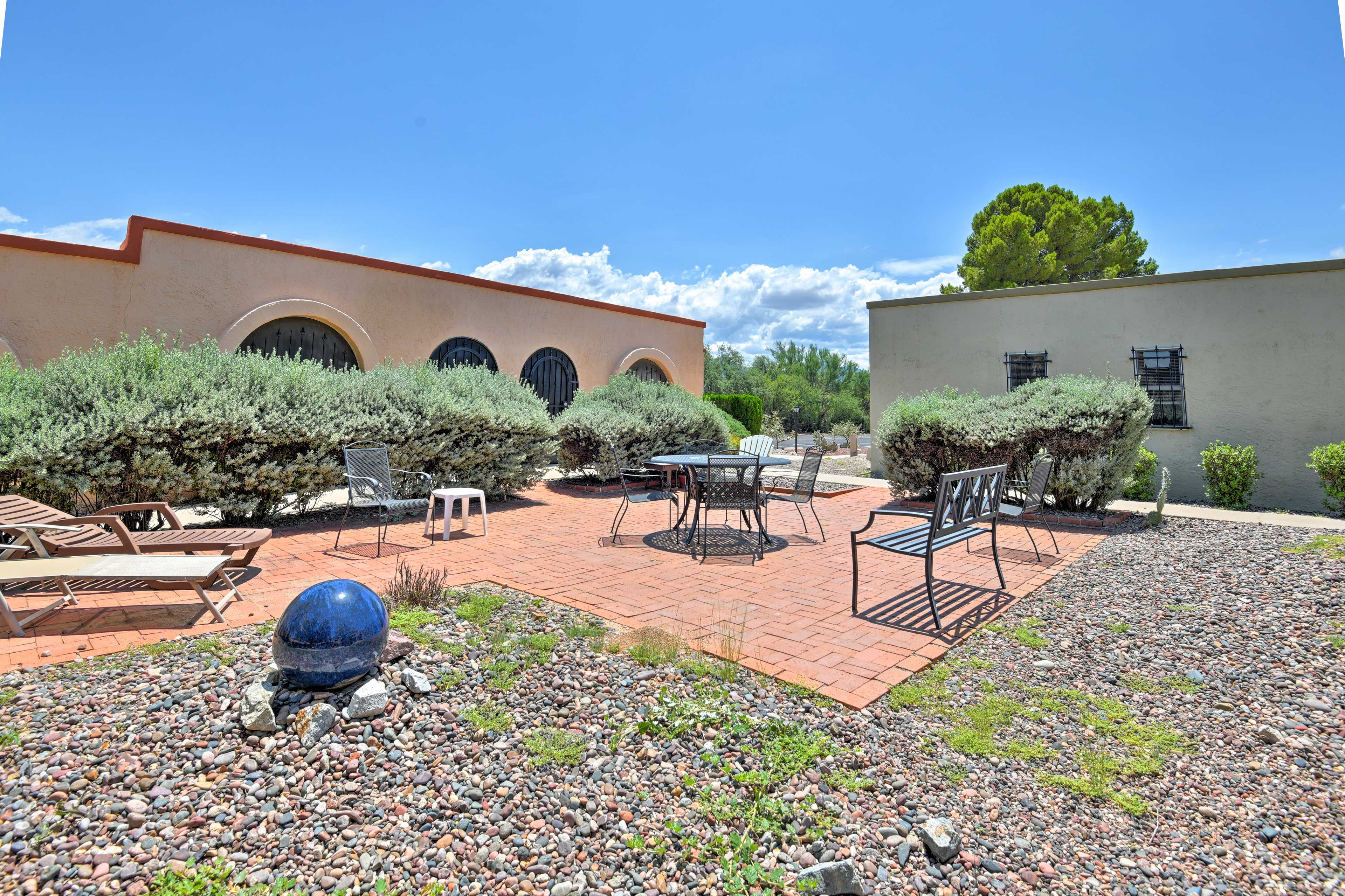 Community Amenities | Shared Patio