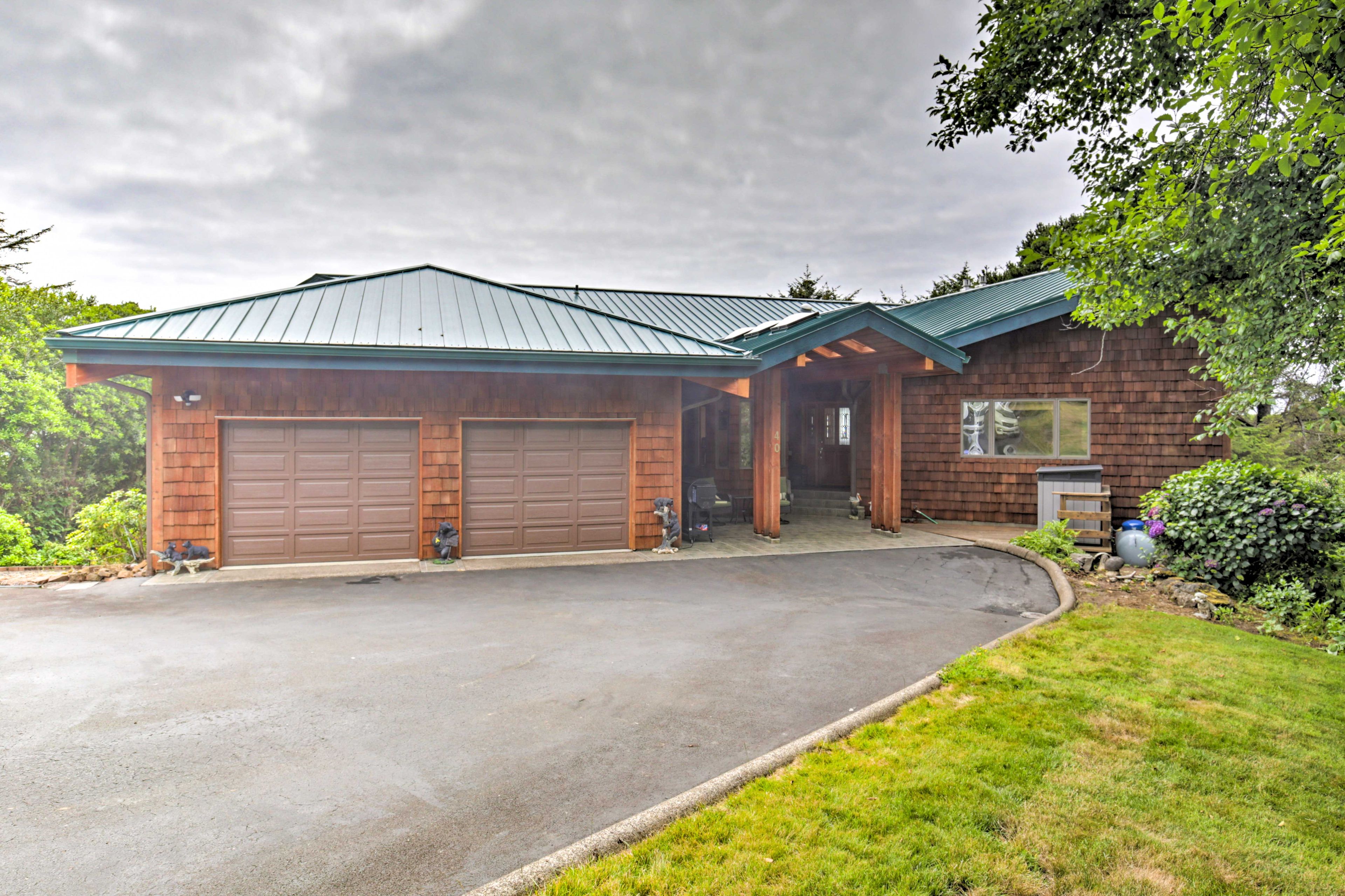 Exterior | Driveway Parking (6 Vehicles)