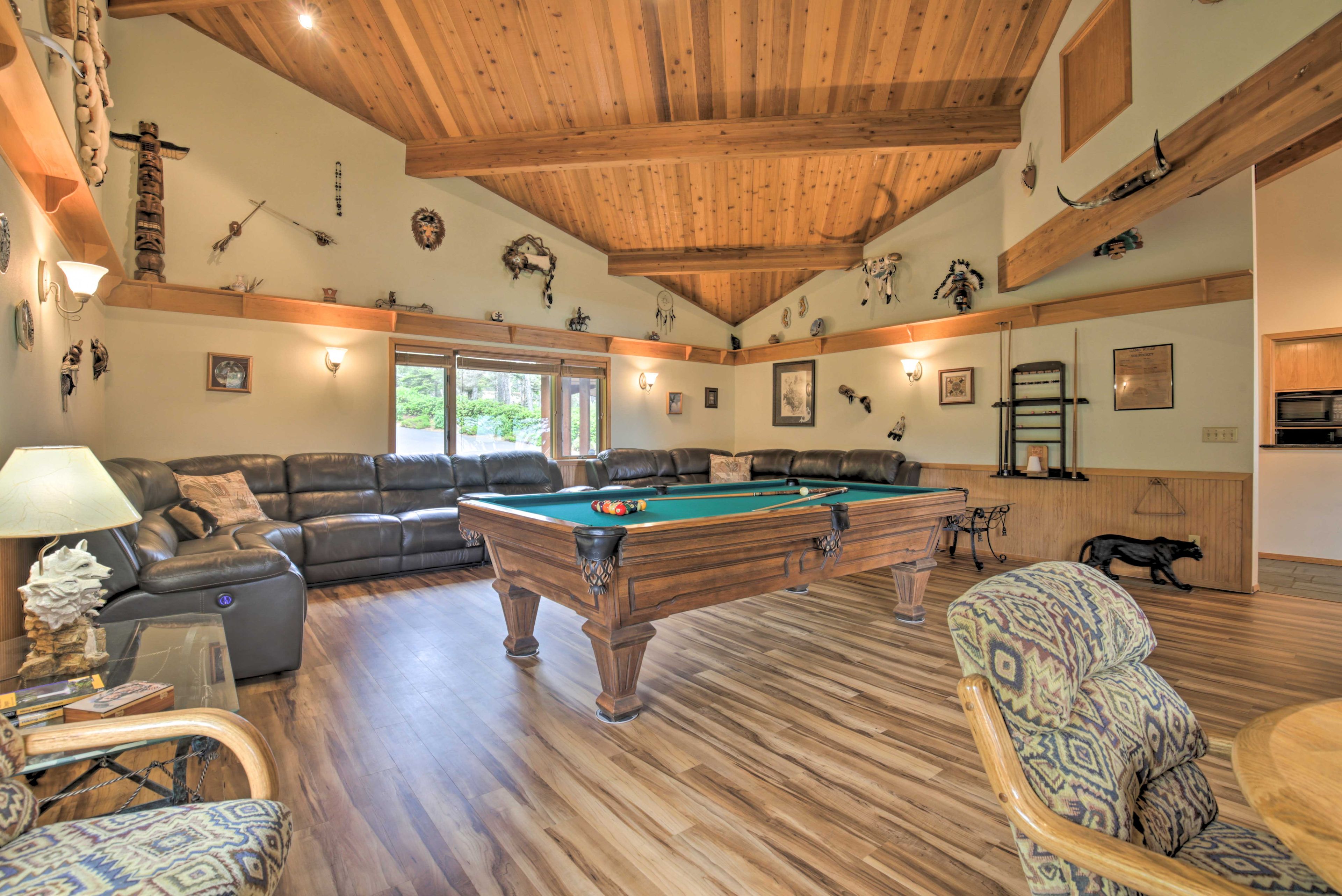 Great Room | Main Level | Pool Table | Free WiFi | Flat-Screen TV