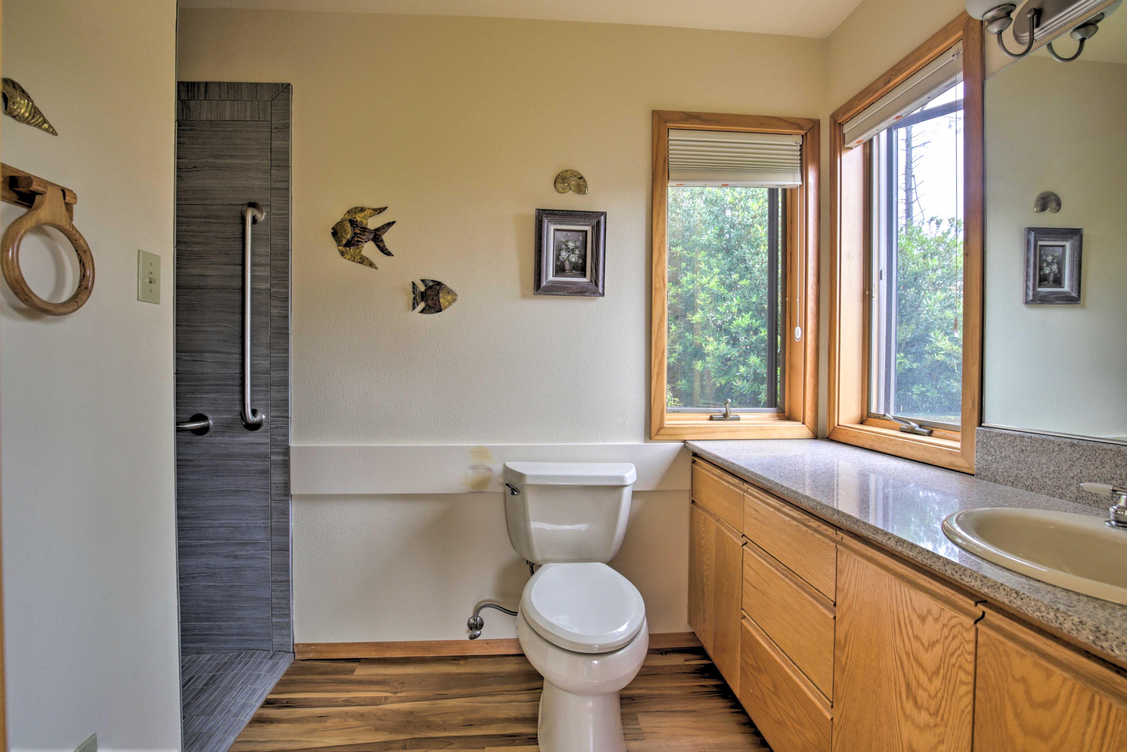 En-Suite Bathroom | Main Level | Towels Provided