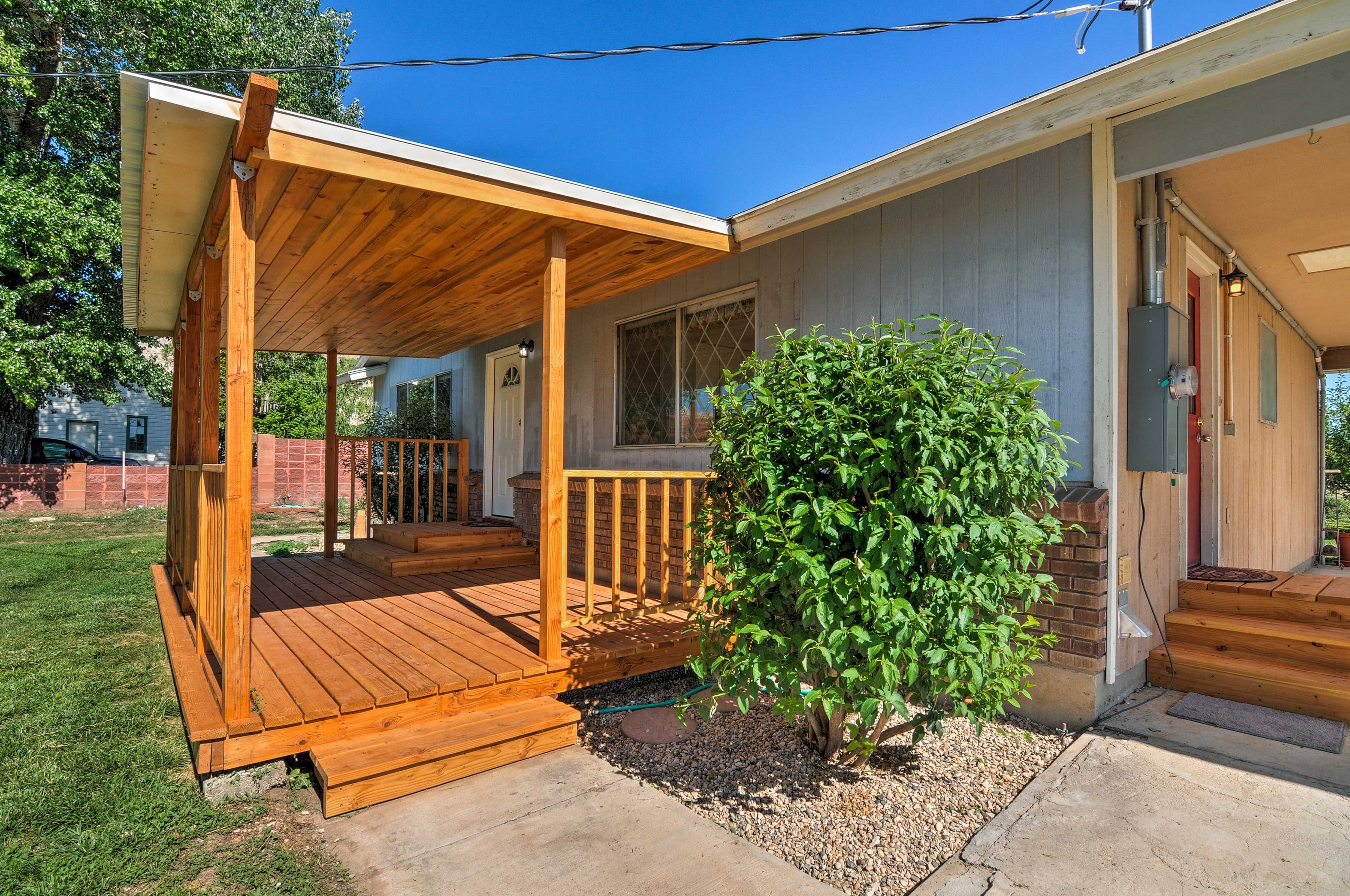 Cannonville Vacation Rental | 2BR | 3BA | 1,400 Sq Ft | Steps to Enter