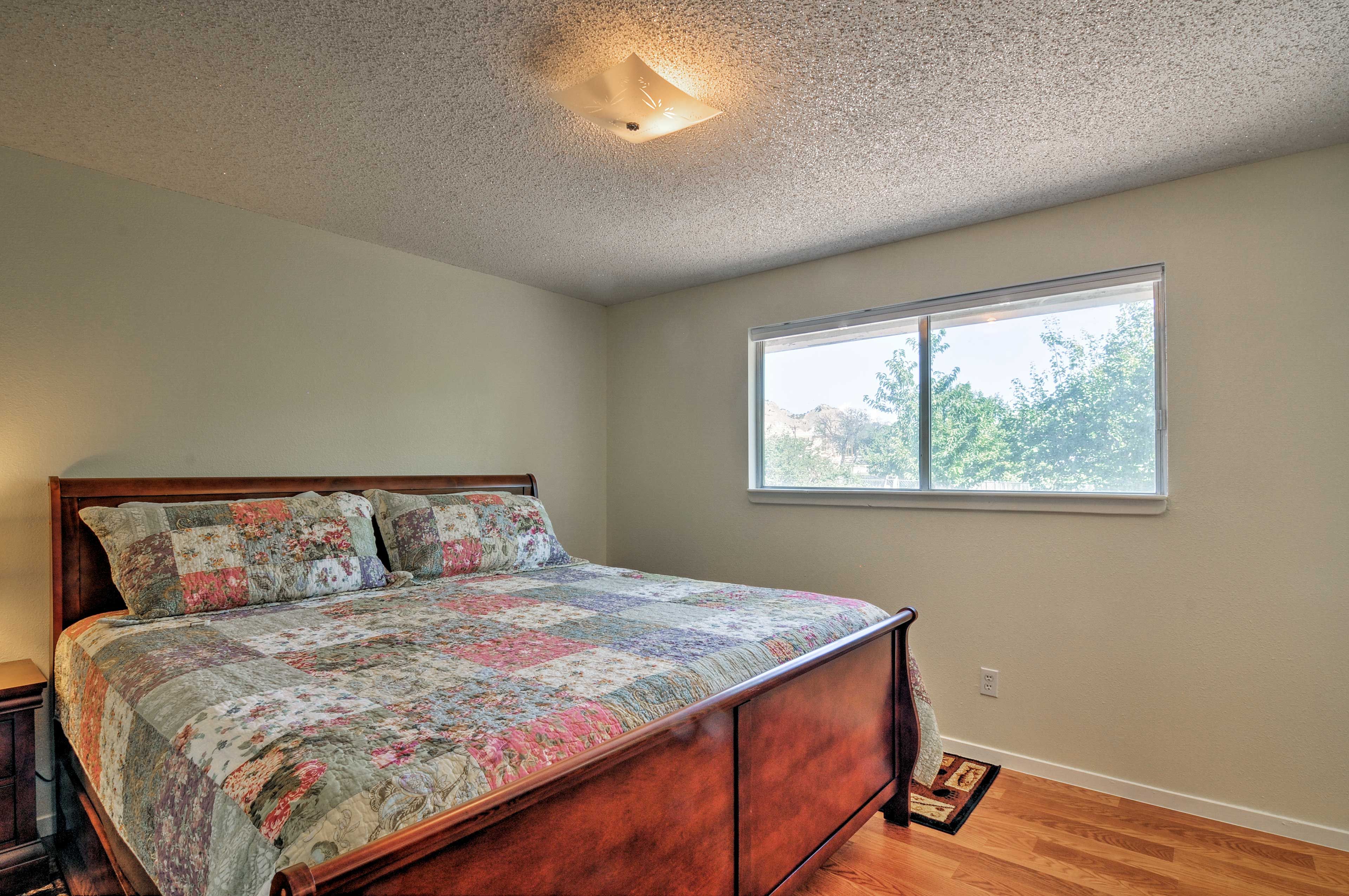 Bedroom 1 | King Bed