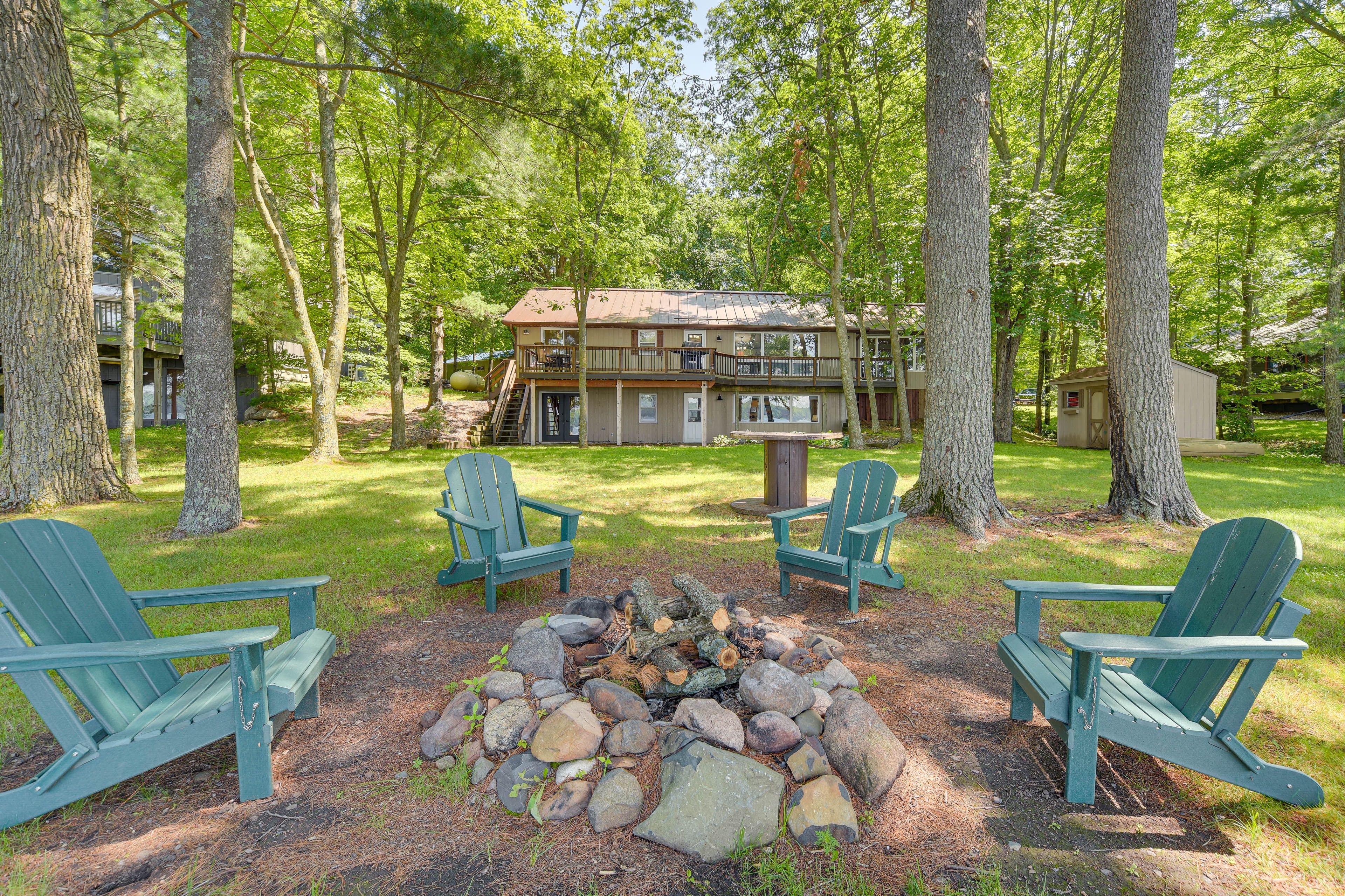 Luck Vacation Rental | 3BR | 3BA | 2,572 Sq Ft | Steps Required