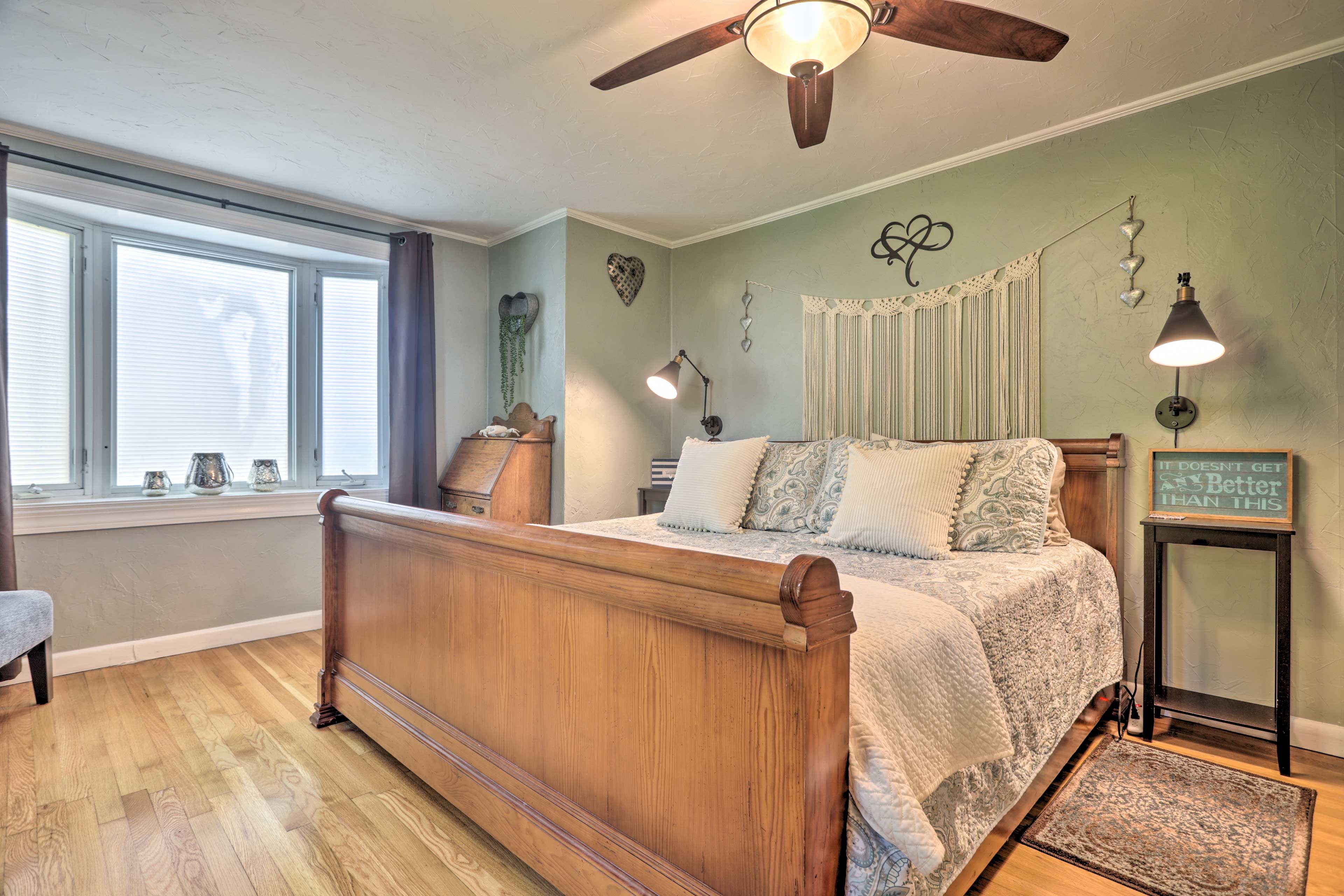 Bedroom 1 | California King Bed | Upper Level