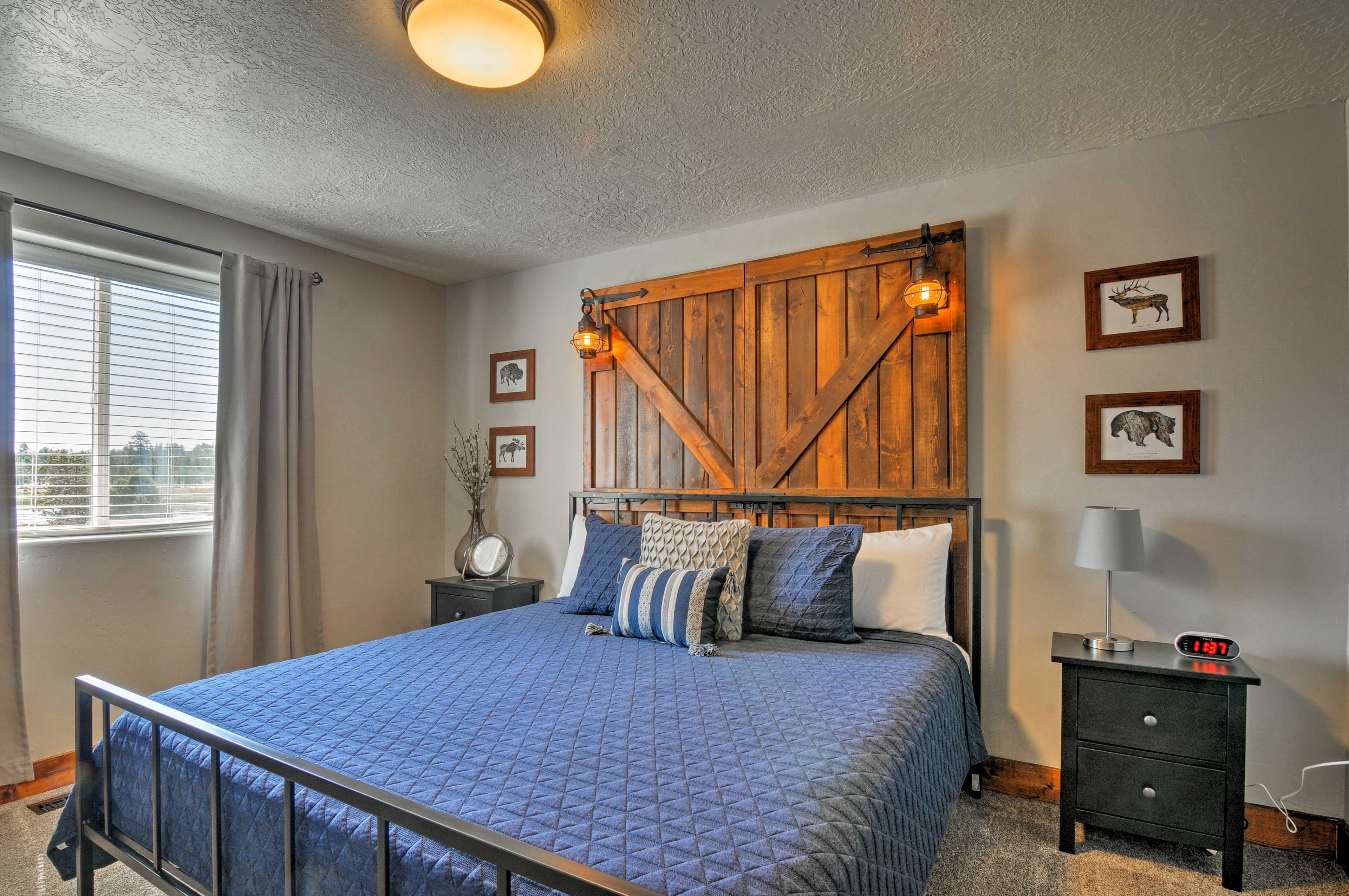 Bedroom 1 | King Bed