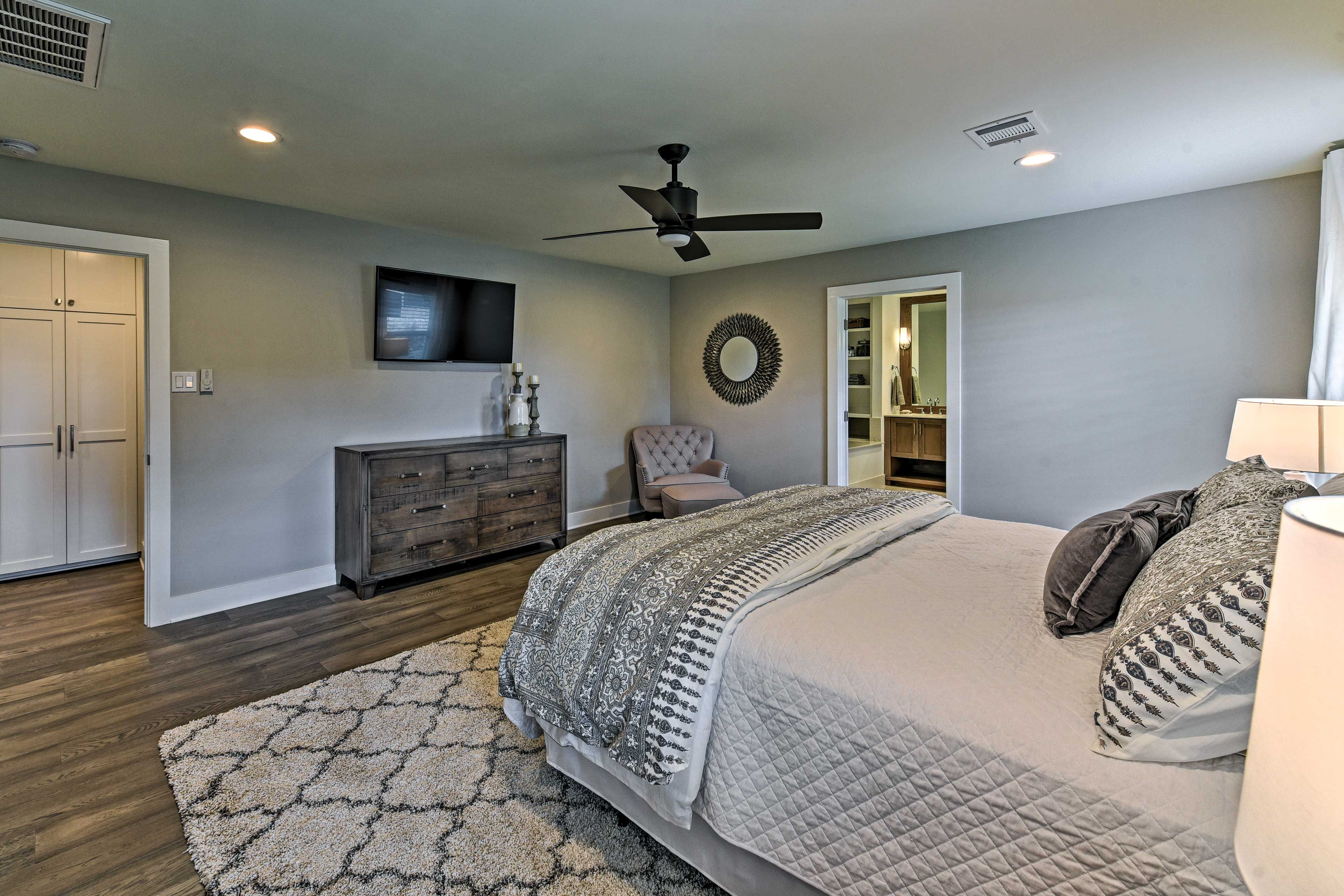Bedroom 1 | Cable TV