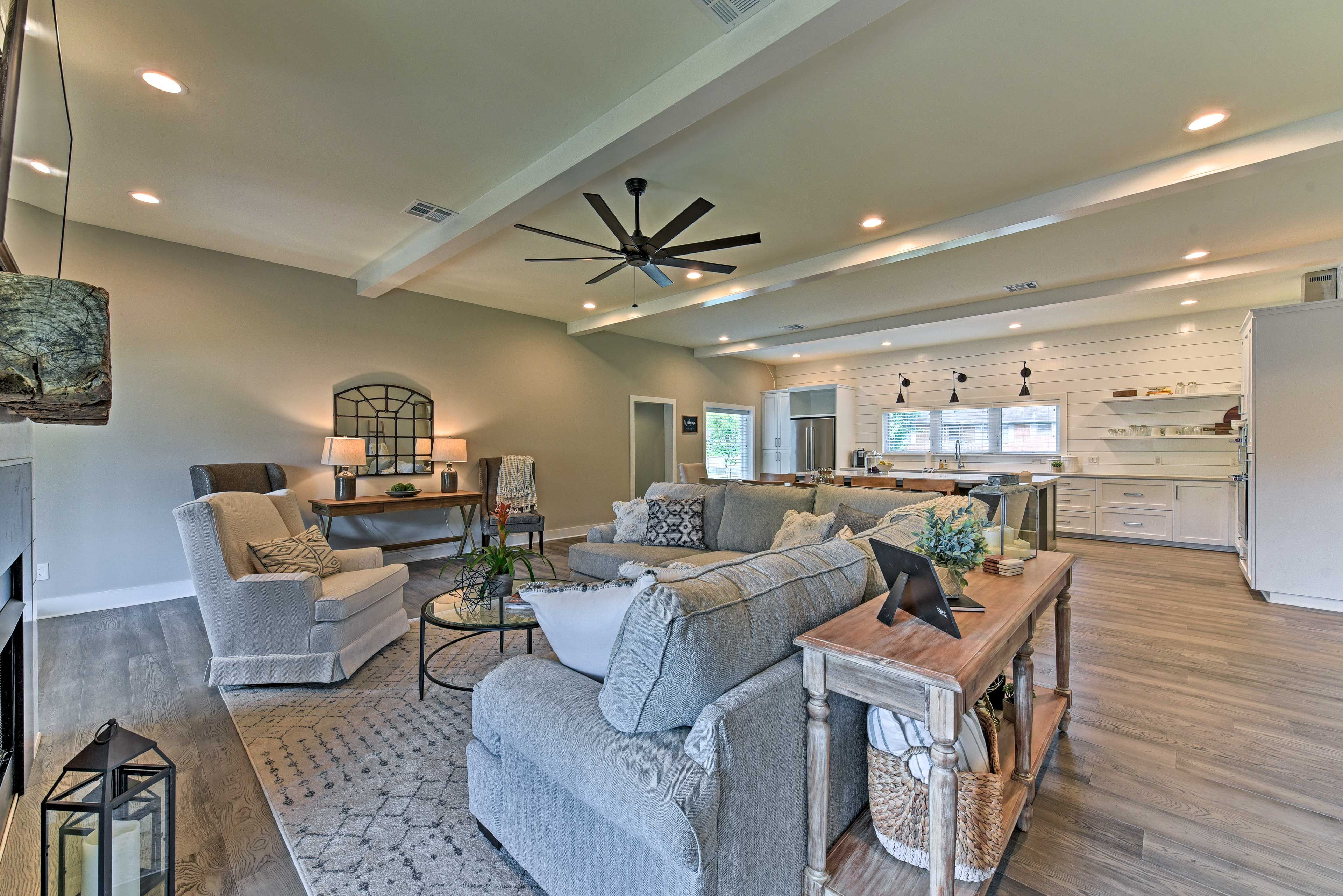 Living Room | Gas Fireplace