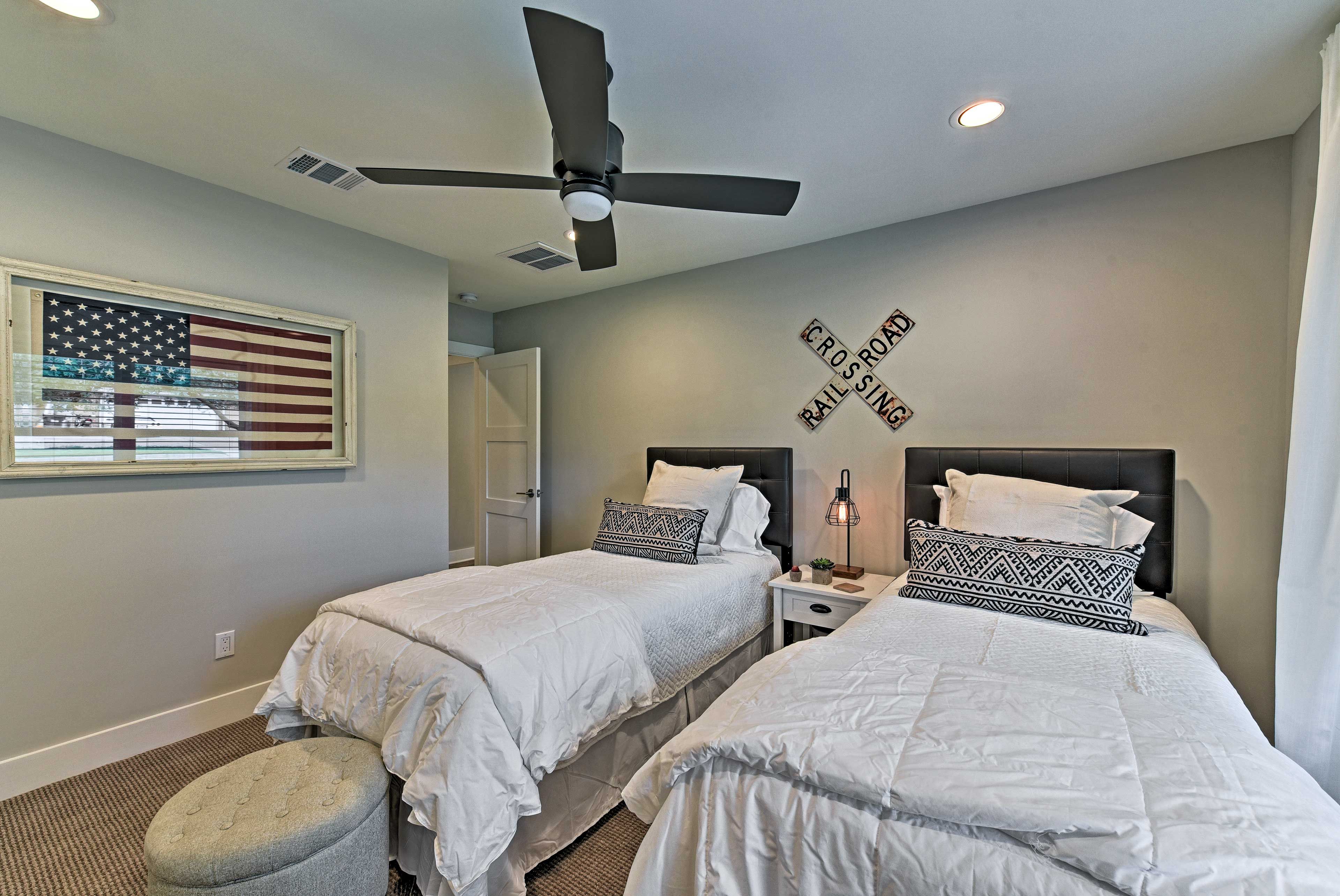 Bedroom 4 | King Bed or 2 Twin XL Beds