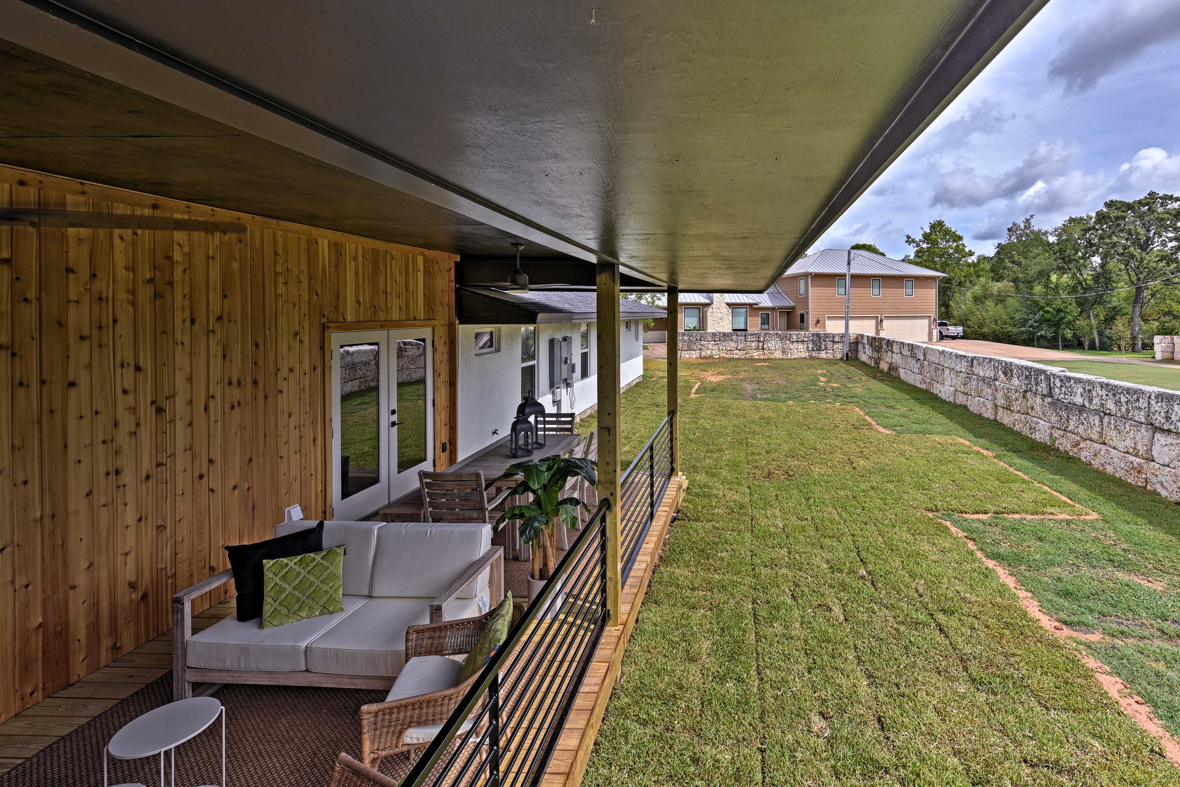 Deck | Cable TV