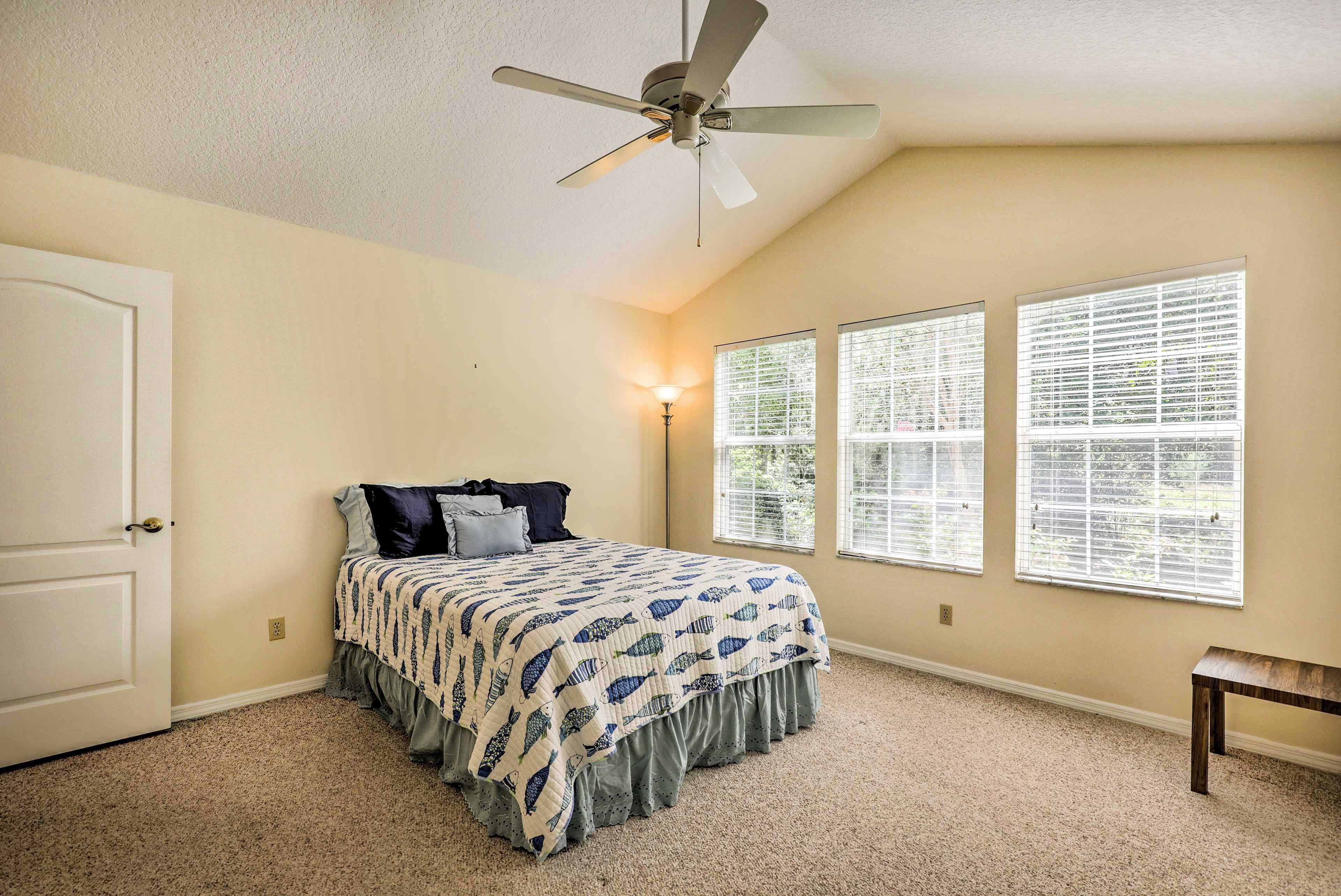 Bedroom 1 | Queen Bed