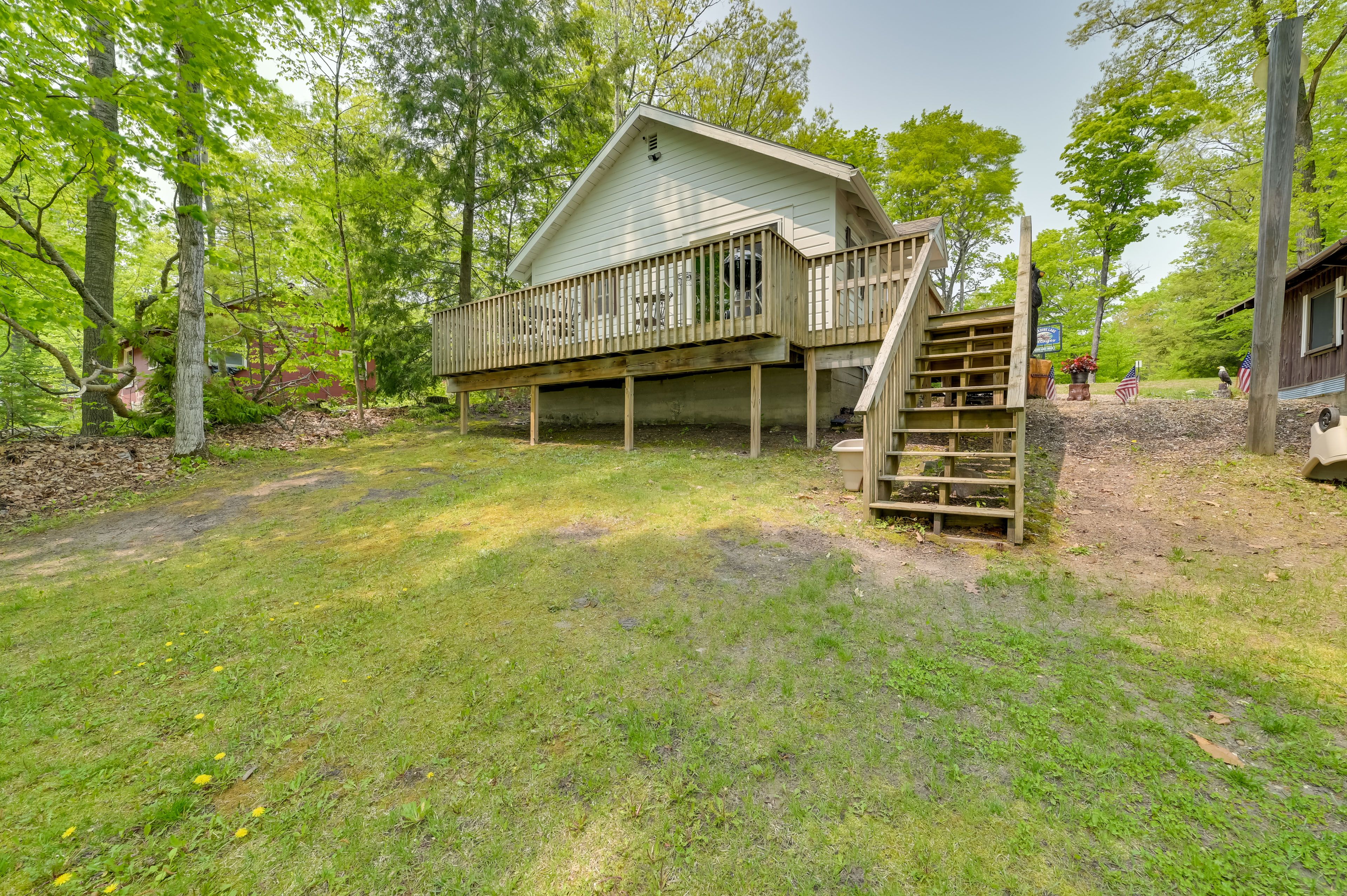 Backyard | Parking | Circle Driveway (4 Vehicles)