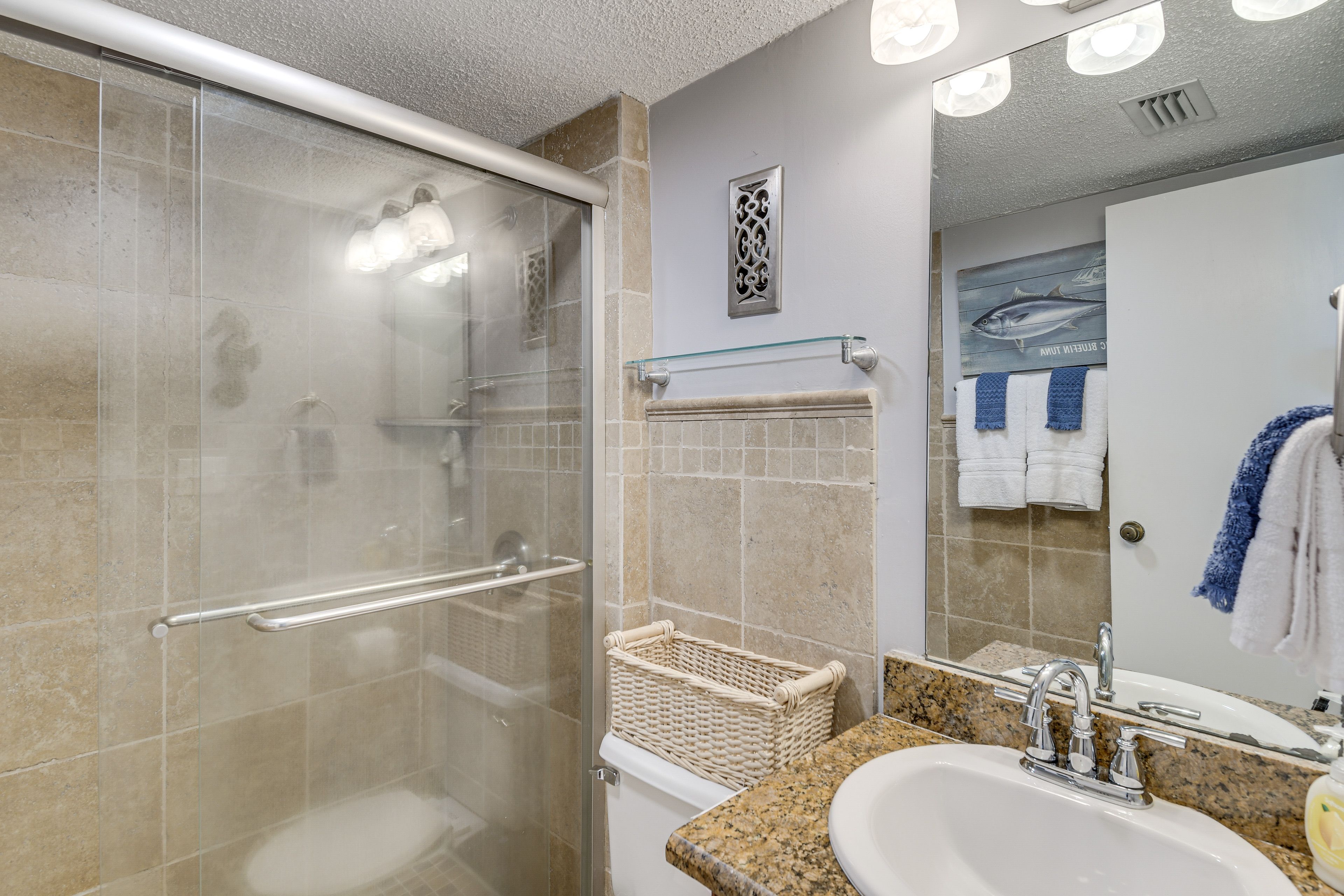 En-Suite Bathroom | Towels Provided
