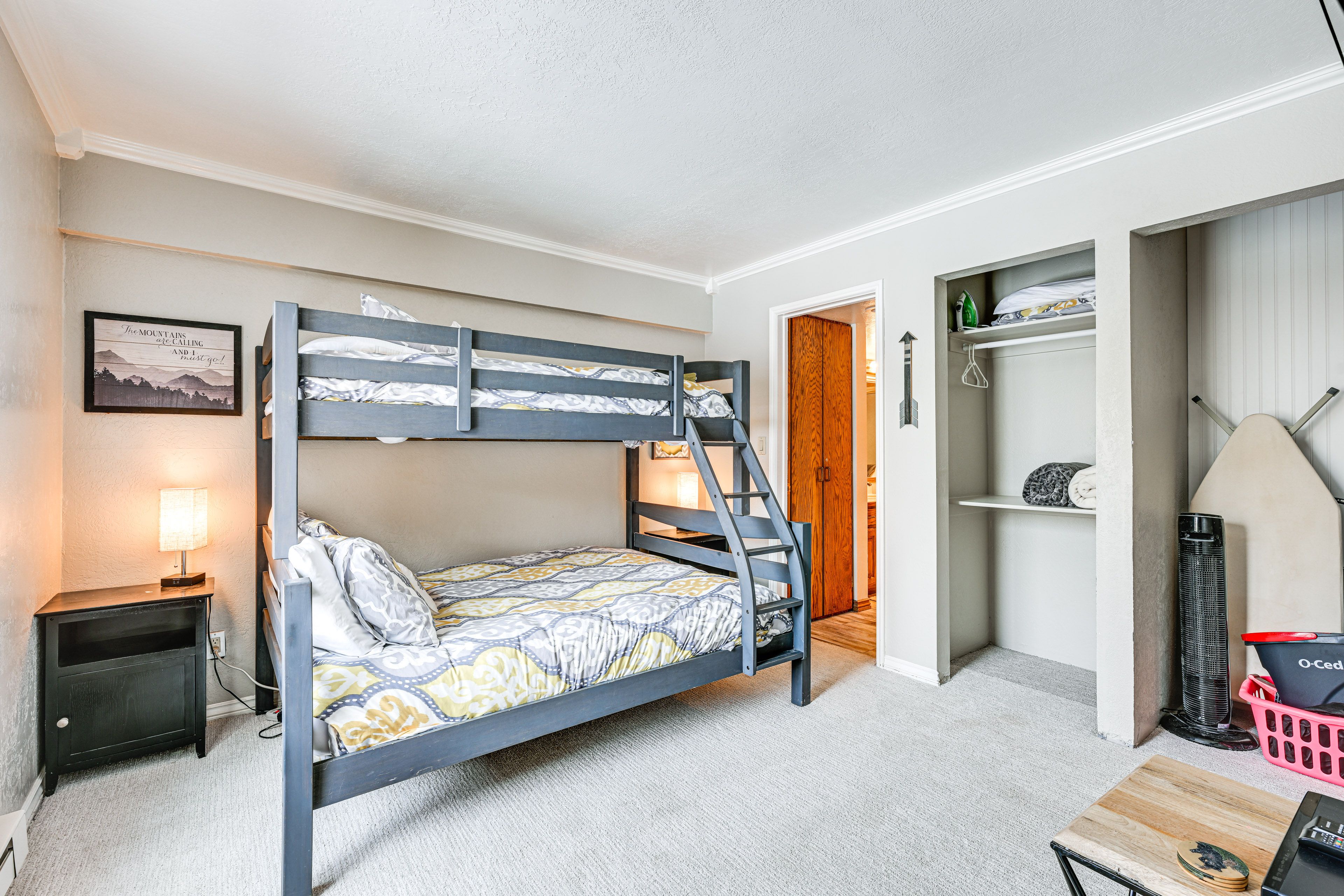 Bedroom 2 | Twin/Full Bunk Bed
