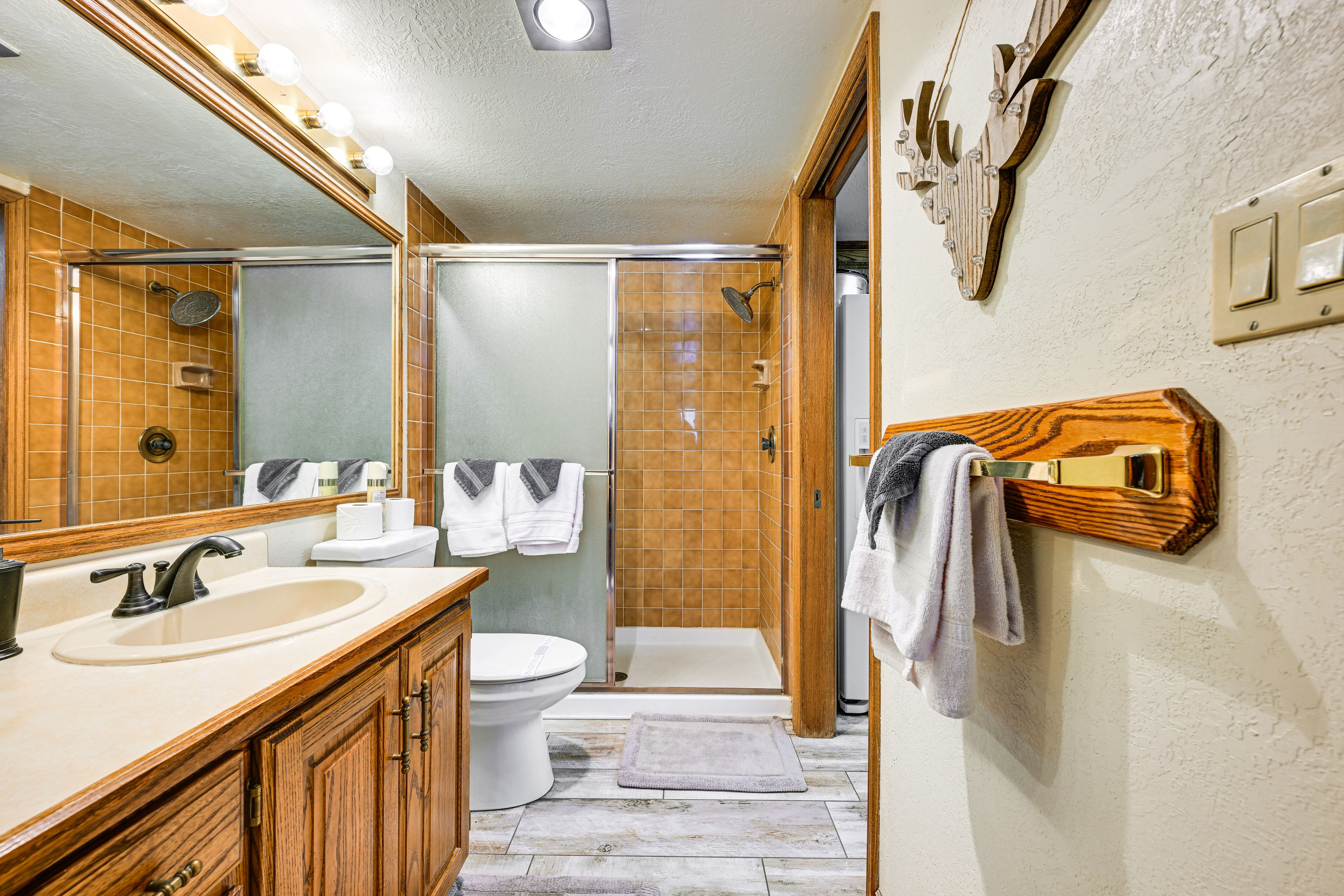 Full Bathroom | Complimentary Toiletries | Hair Dryer