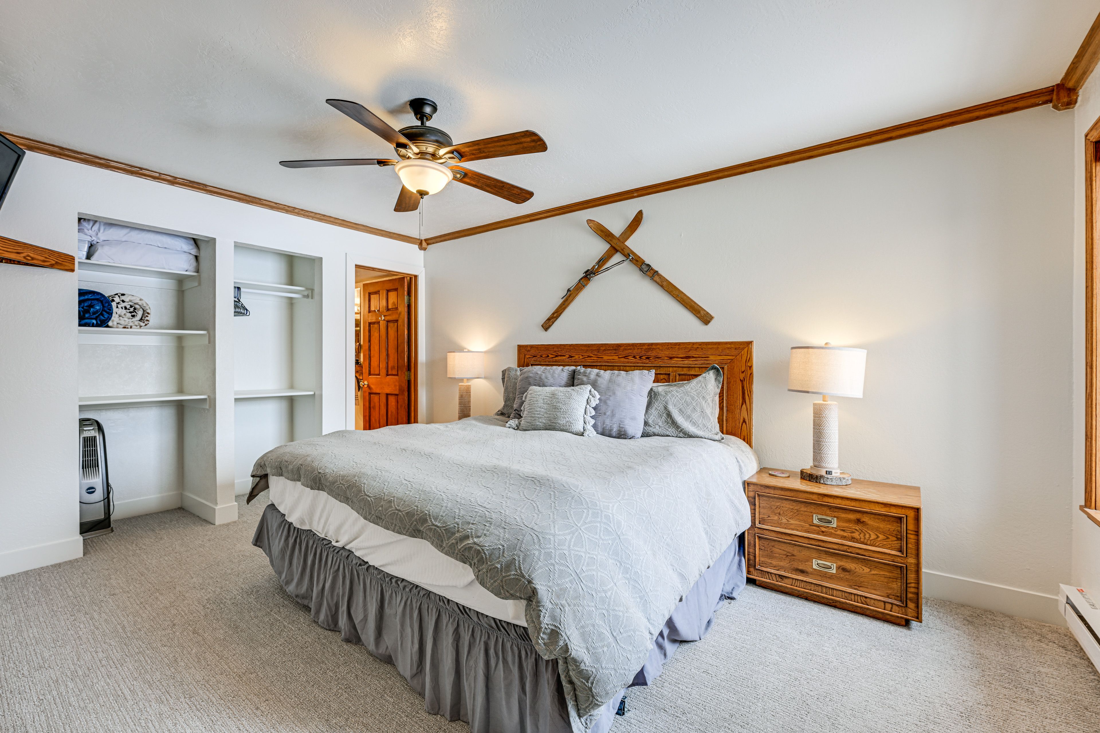 Bedroom 1 | King Bed