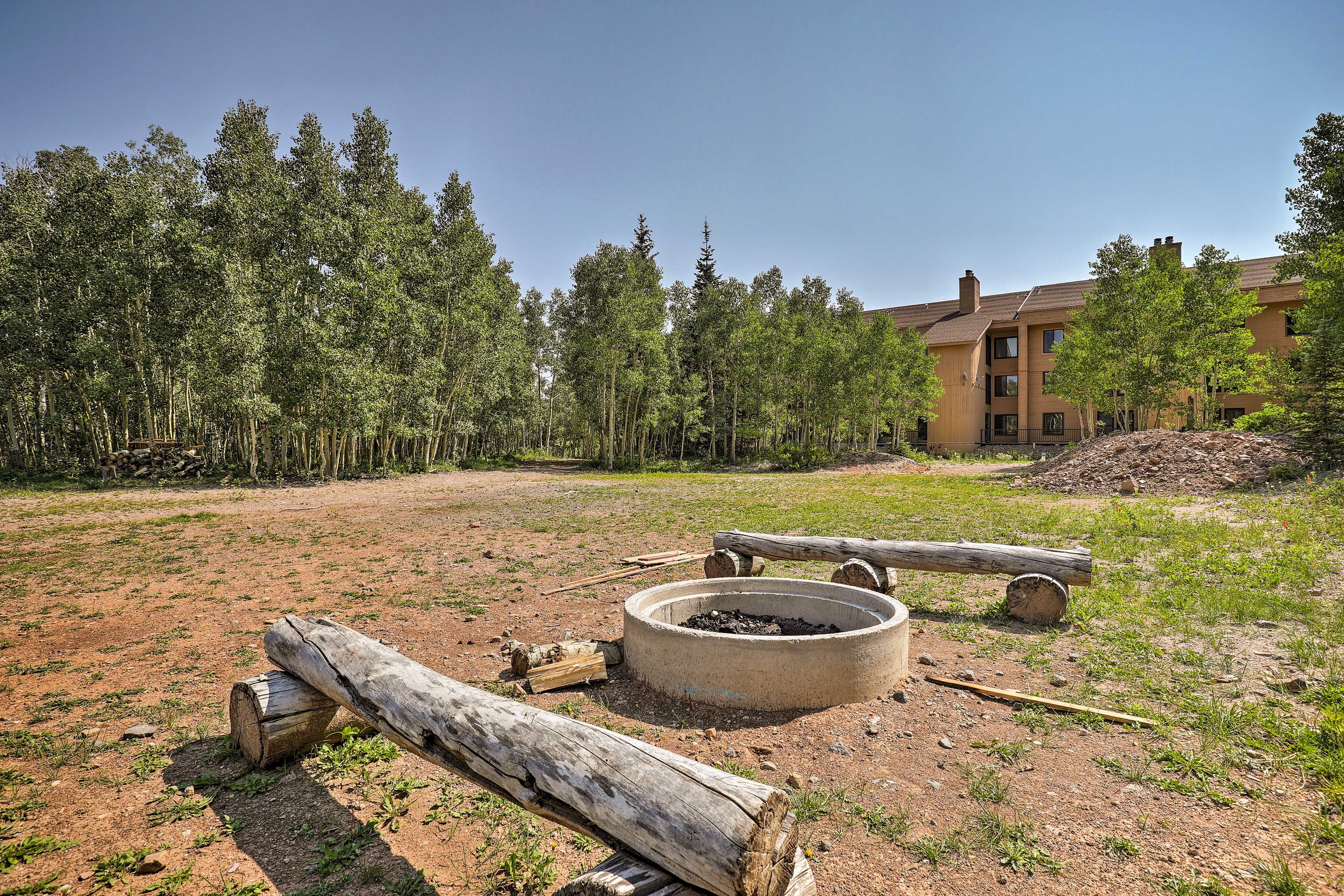 Community Amenities | Fire Pit