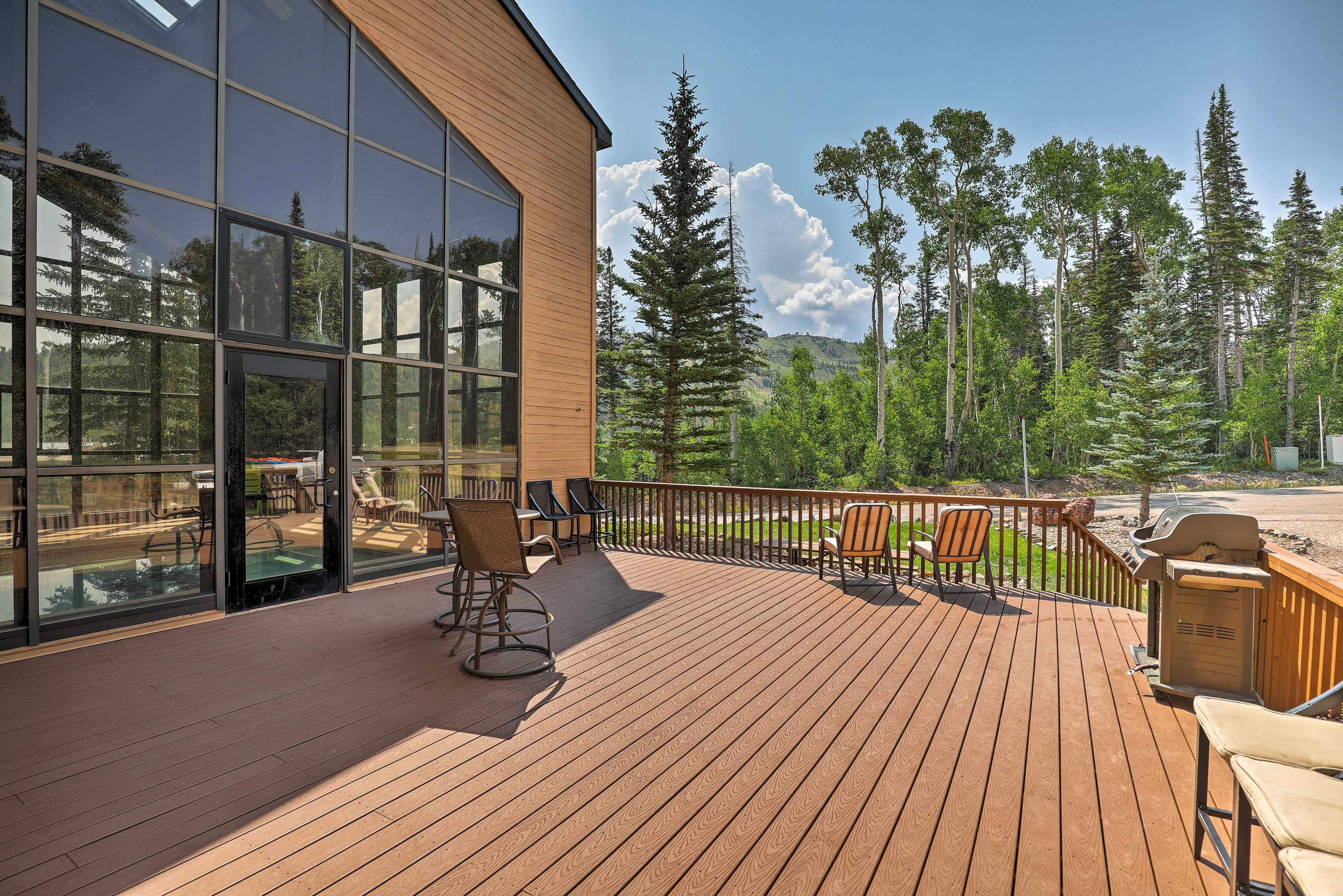 Community Amenities | Deck | Grills